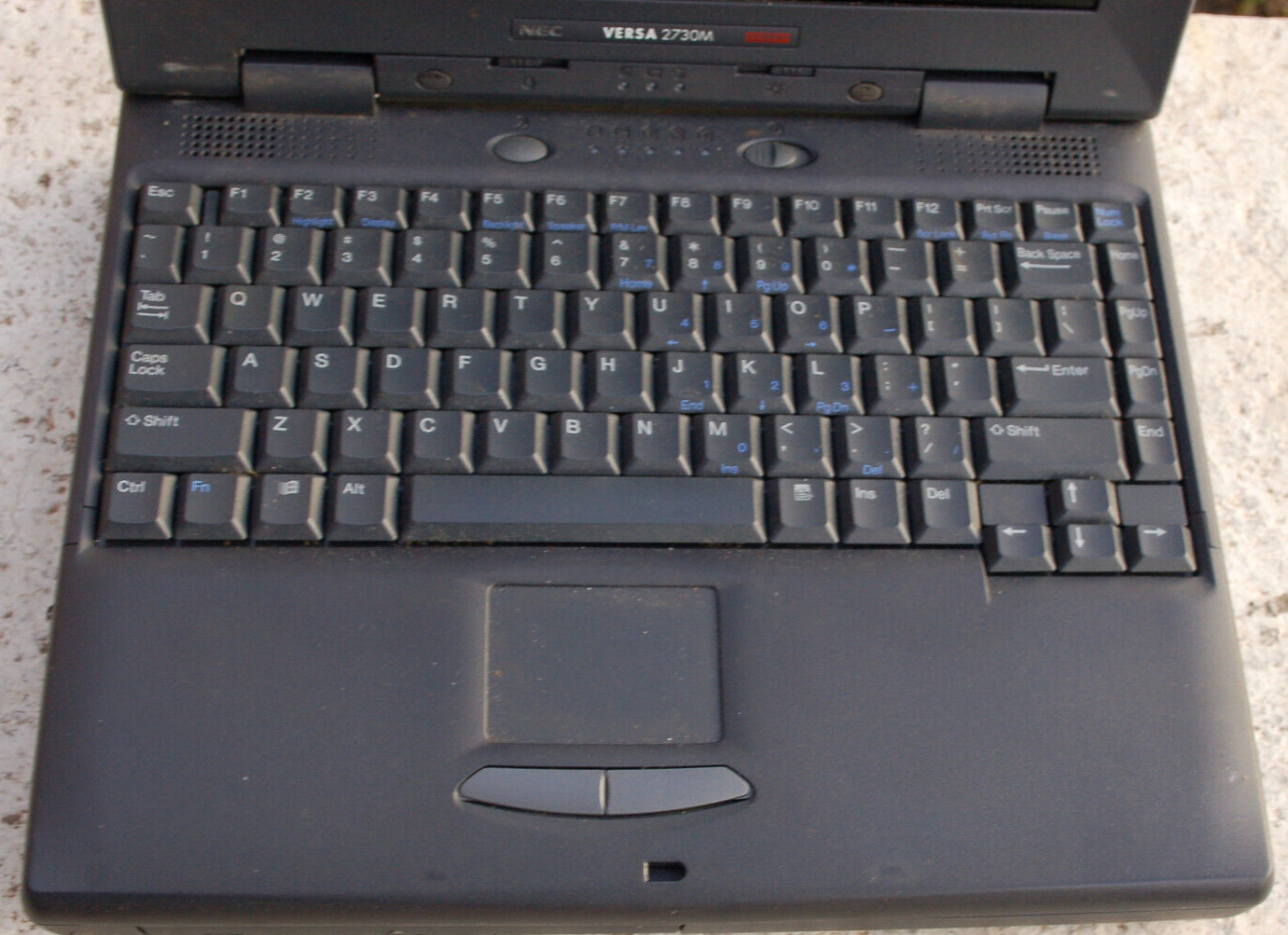 Vintage NEC Versa 2730M Laptop Intel Pentium 133MHz MMX CPU, CD-ROM, 3.5″ Floppy