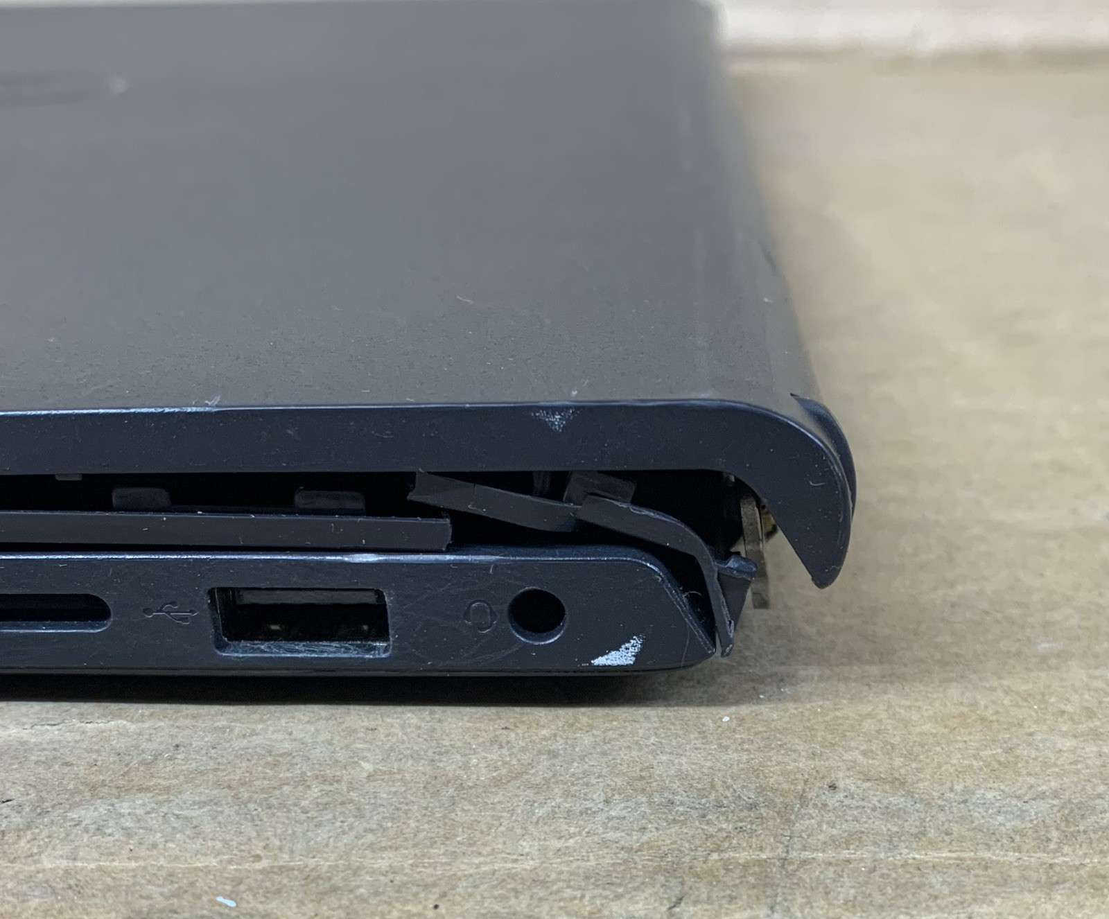 Dell Inspiron 15 3520 i5-1135G7@2.4GHz 8GB DDR4 RAM NO SSD/HDD FOR PARTS/REPAIR