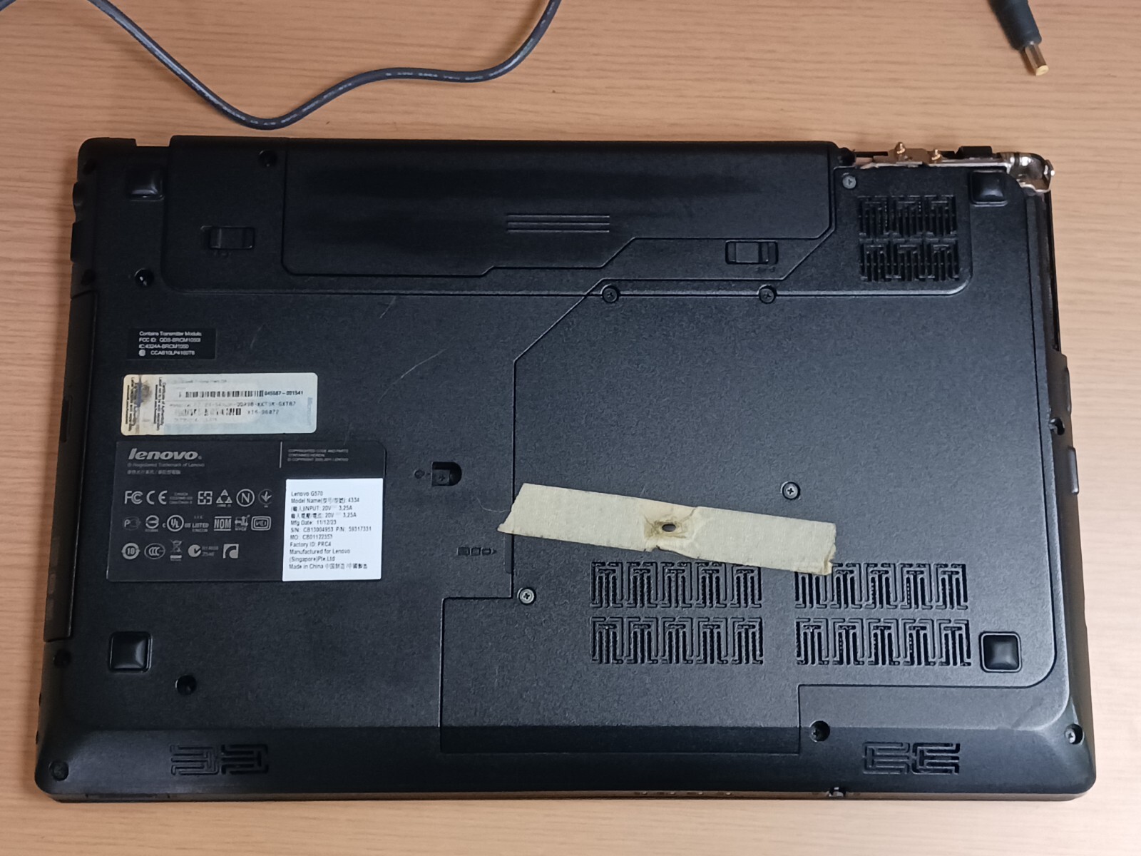 Lenovo G570 Laptop Intel Core i3 Windows 7 *Has Hinge Issue* Left Hinge Cover Mi