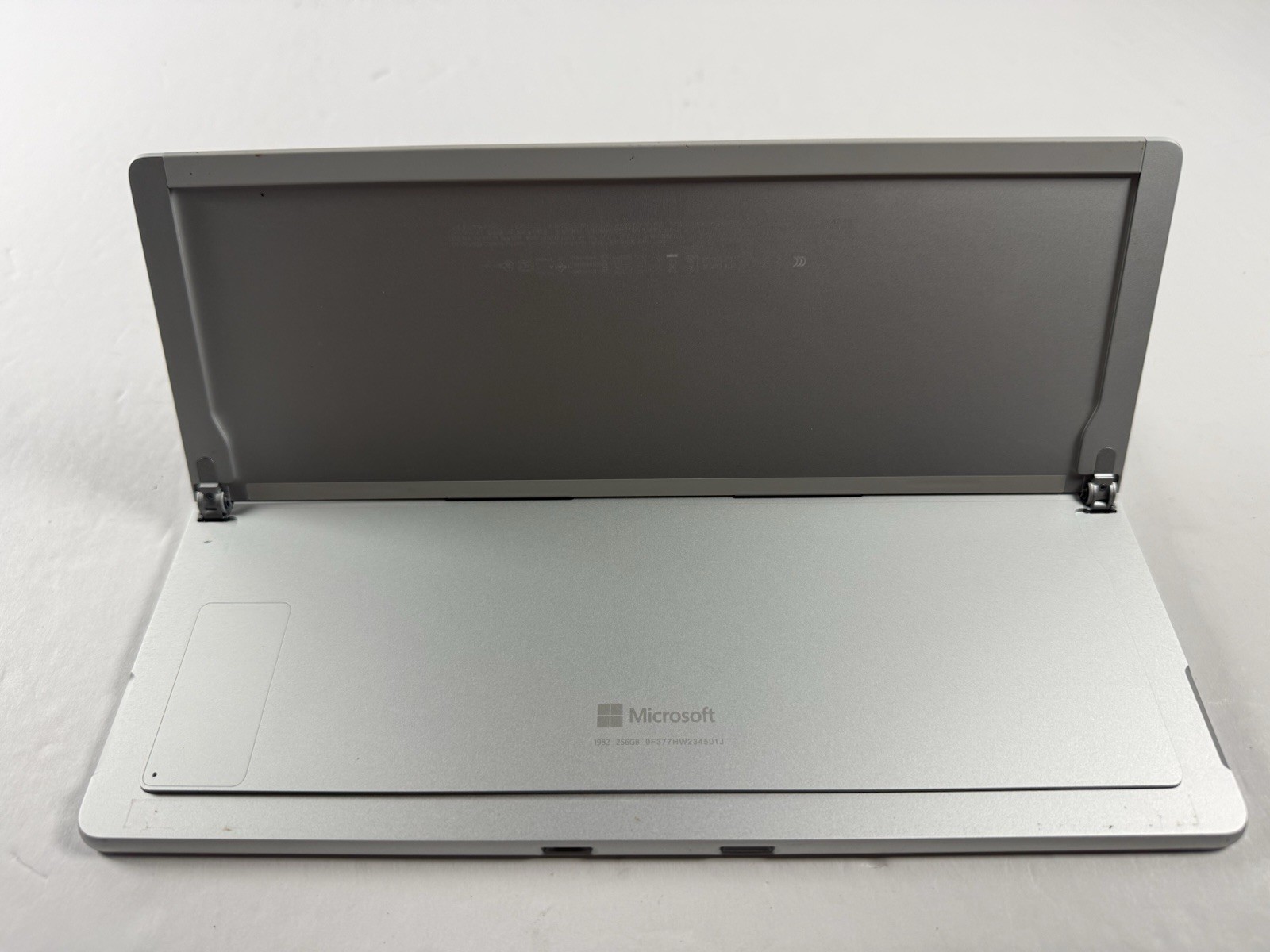 Microsoft Surface Pro 8 (1982) i5-1145G7 – 16GB RAM – 256GB 120Hz – Win 11 Pro