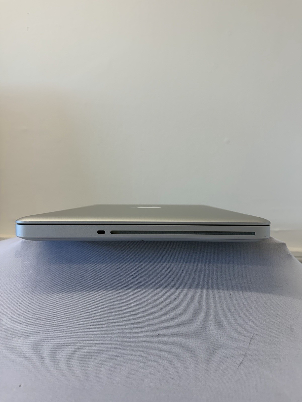 Apple Macbook Pro Laptop – Screen Dimming – Intel i5-3210M -RAM 8 GB – Read Des