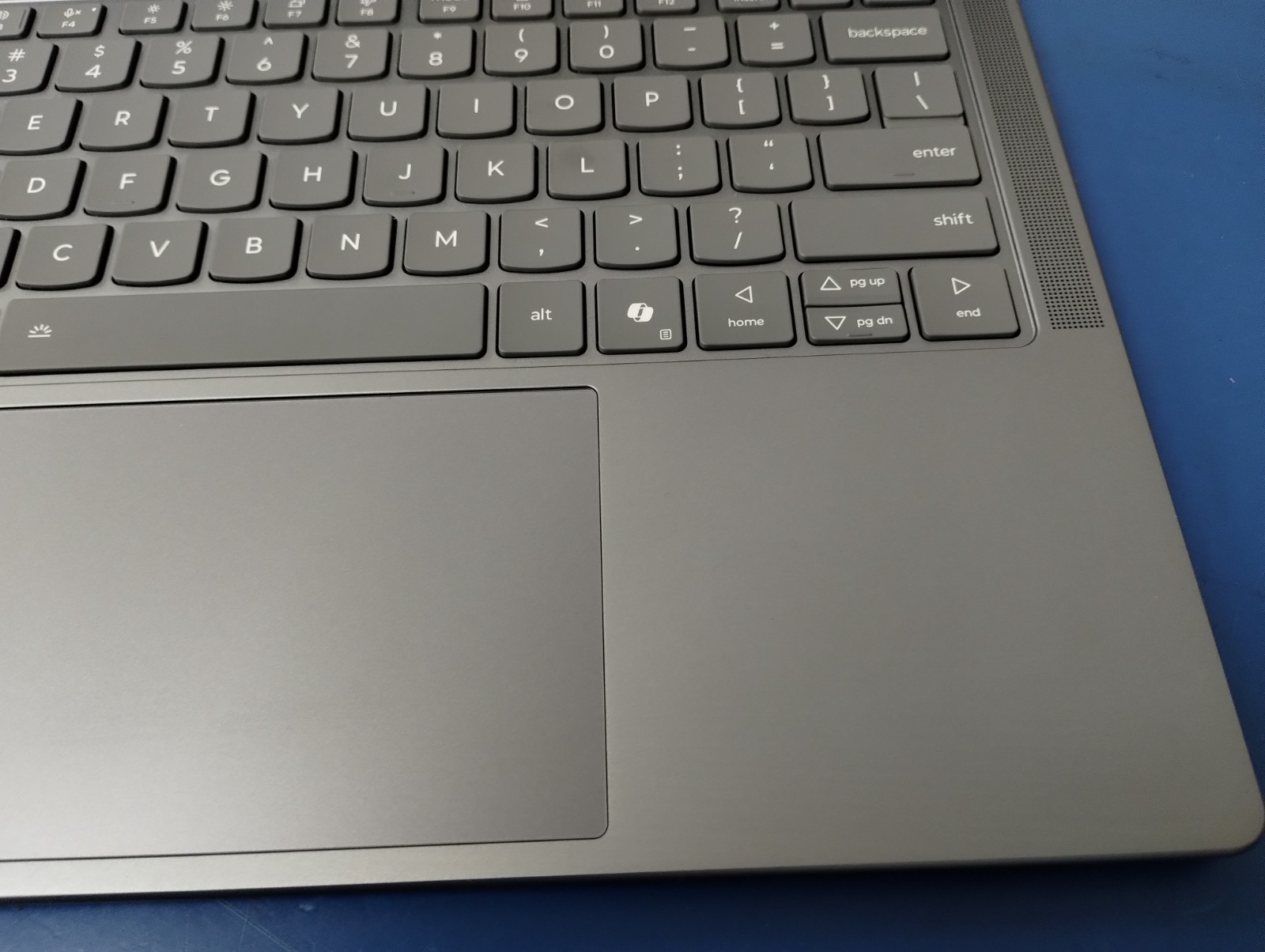 Lenovo Slim 7 14ILL10, Intel Core Ultra 7 258V, 2.20 GHz, 32 GB RAM, 1 TB NVMe