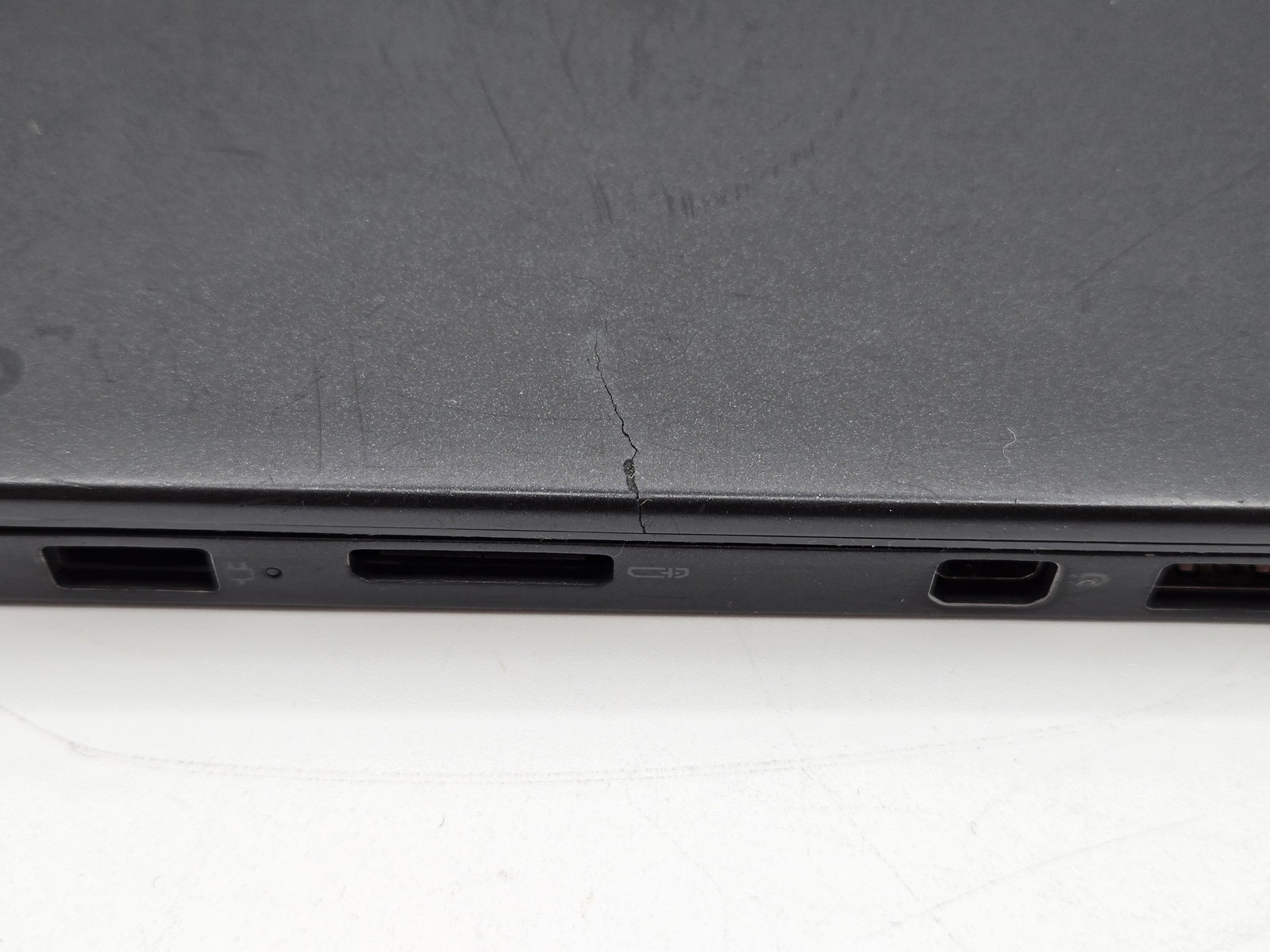 Lenovo ThinkPad X1 Carbon (Gen 4) 14″ FHD I7-6600U 256GB SSD 16GB W10P Webcam