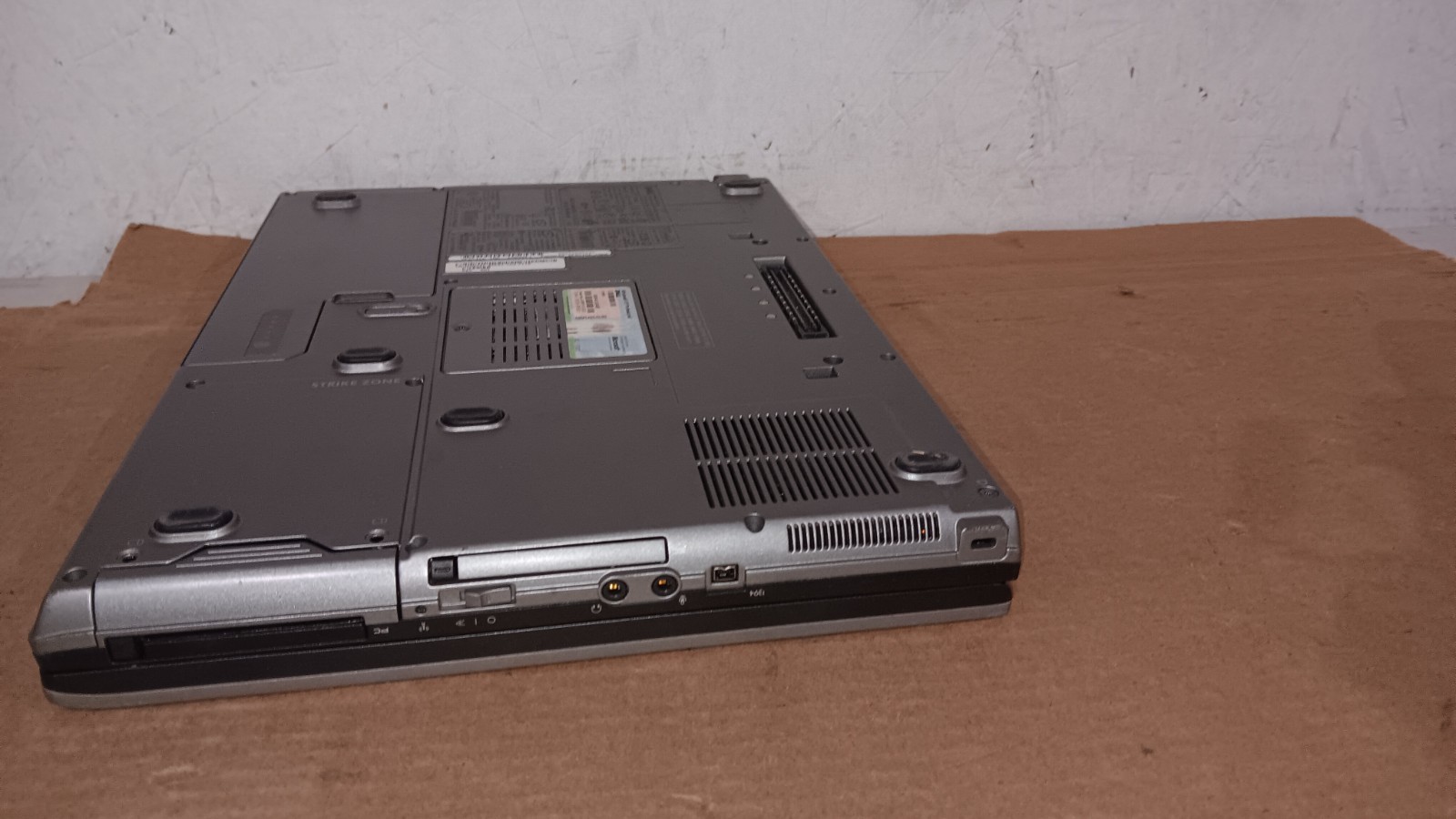 Vintage Dell Latitude D830 D820 Retro XP Gaming Laptop Windows XP pro 4GB Ram