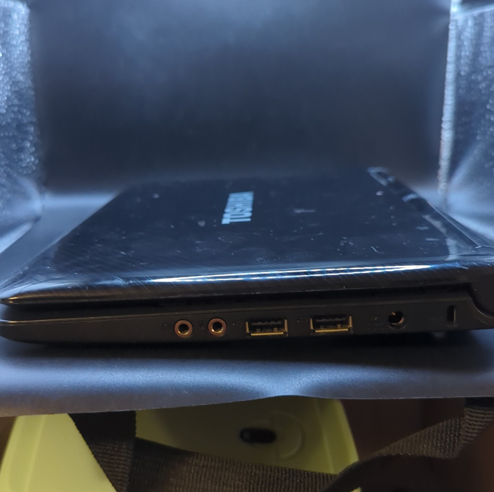Toshiba NB305-N310 Laptop N450 1.66GHz 2GB RAM 140GB HDD Windows XP *READ*
