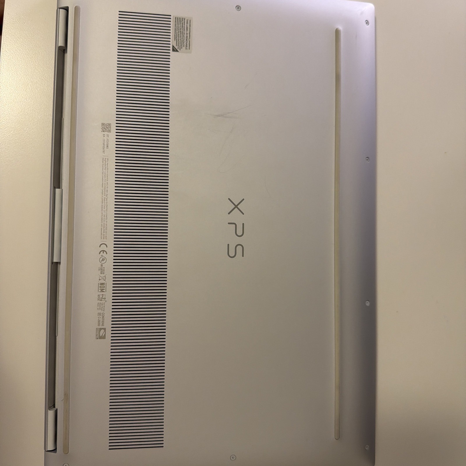 Dell XPS 15 9520 White 15.6″ 3.5K OLED Touch i7-12700H RTX 3050 Ti 16GB 1TB SSD