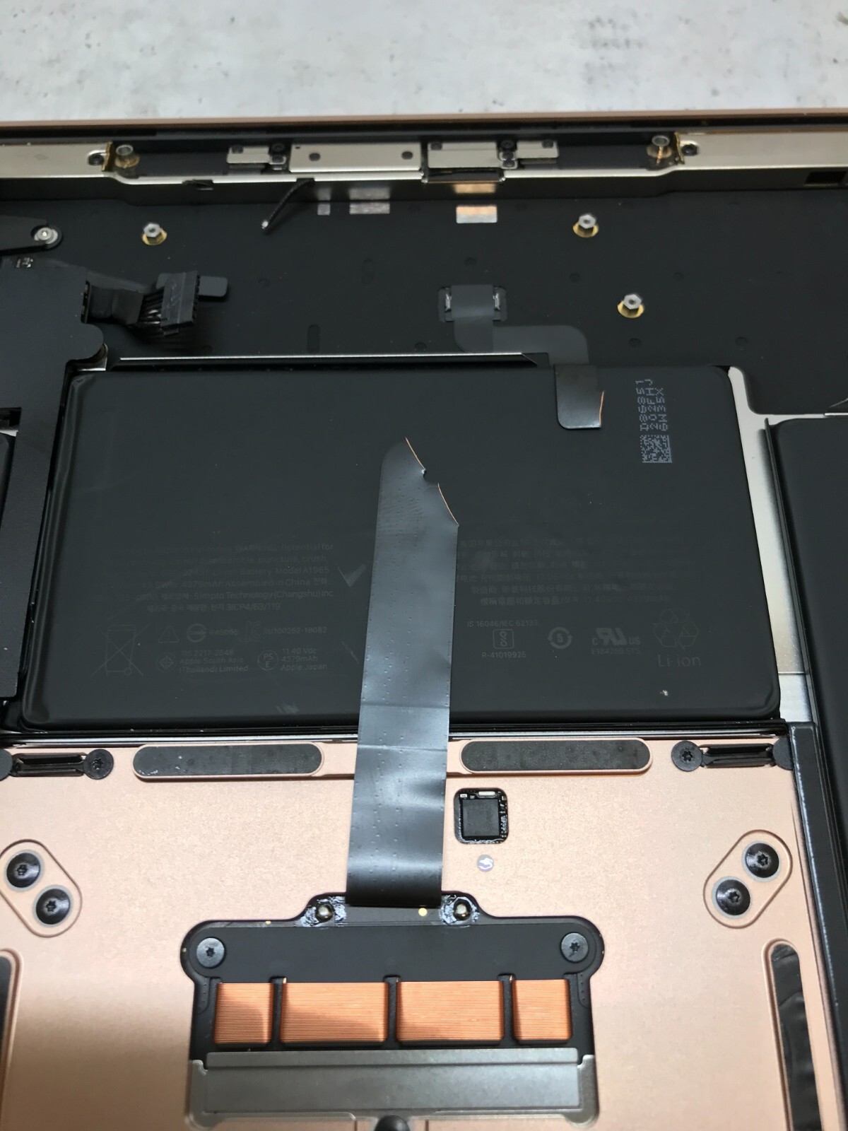 Apple MacBook Pro Touch 2018 A1990 Chassis NO MOTHERBOARD For Parts/Repair – DW