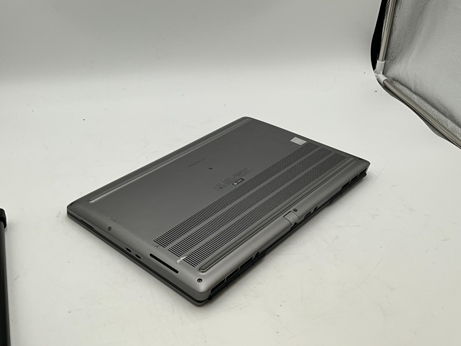 DELL Precision 7560 i7-11850H 2.50g 32GB 1tb T1200 15.6″ WIN11 Laptop ^49RK7M3