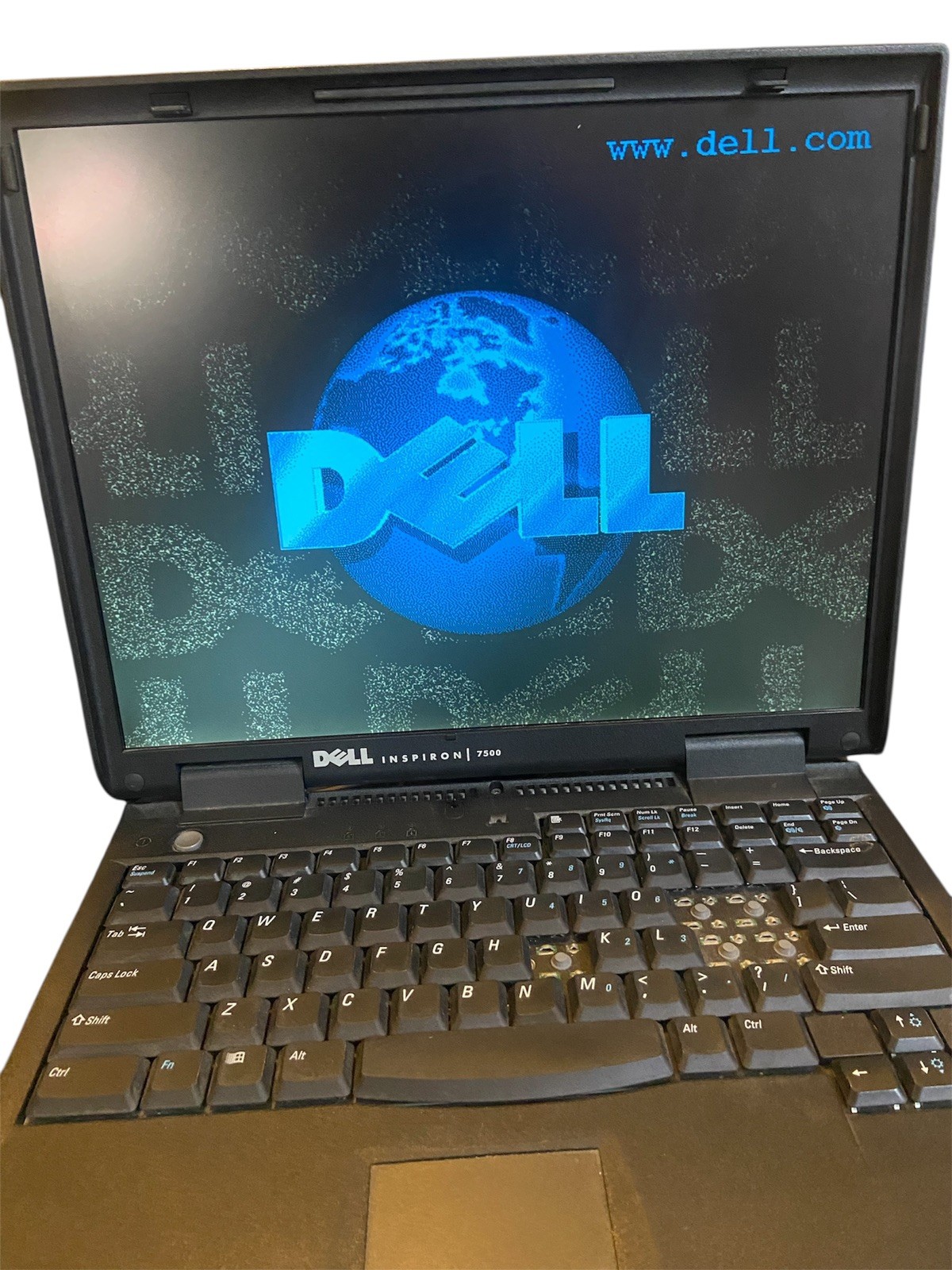 Vintage Dell Inspiron 7500 Laptop Pentium III 12GB HD/128MB RAM No AC- FOR PARTS