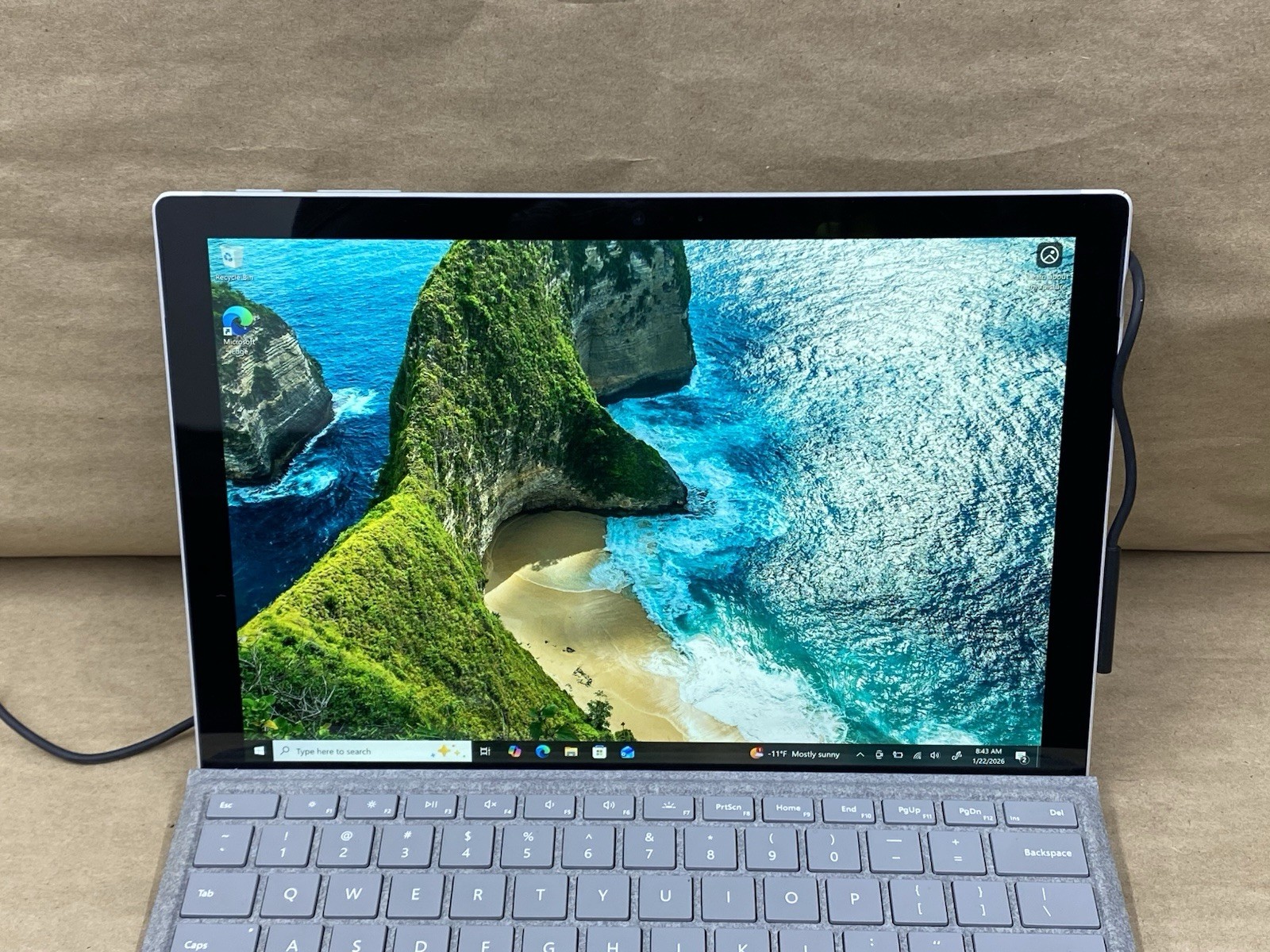 Microsoft Surface Pro – 12″ 2736*1824 – i5-7300U – 8GB – 256GB SSD – Win 10 READ