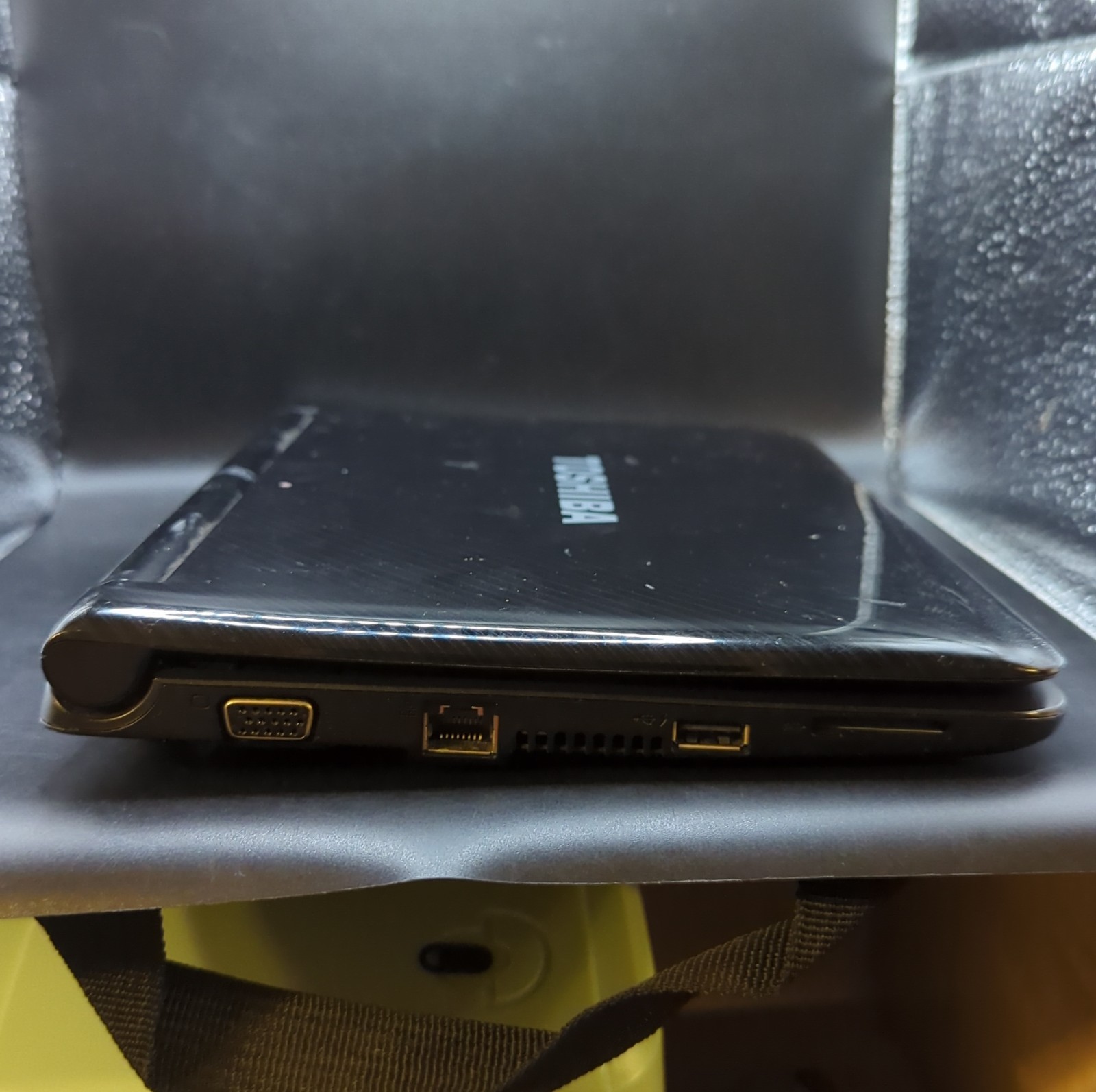 Toshiba NB305-N310 Laptop N450 1.66GHz 2GB RAM 140GB HDD Windows XP *READ*