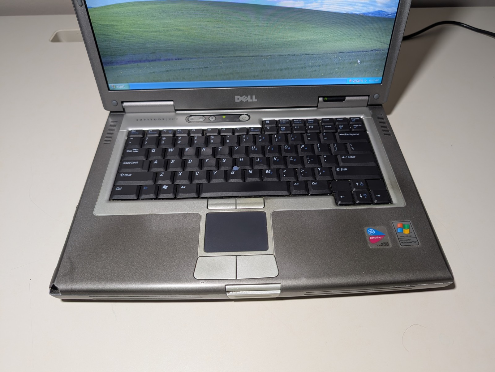 15″ Dell Latitude D810 | Pentium M 30GB HDD | ATI DVD Win XP 32-Bit Serial Port
