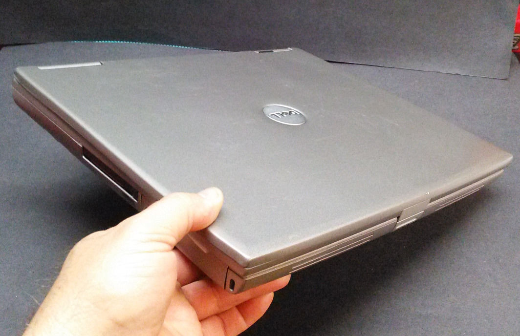Dell Latitude 1200mhz Windows 98/2000/Dos 6.22 Legacy laptop computer.