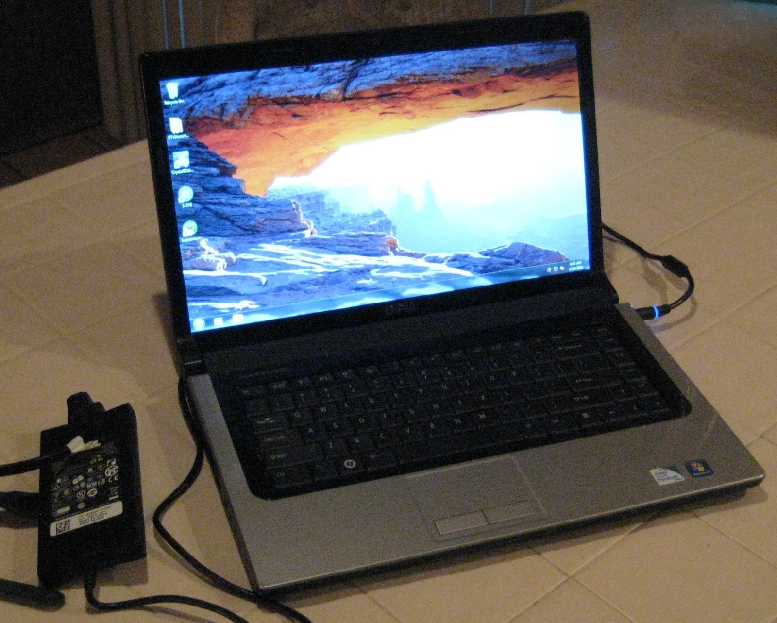 Dell Studio 1555 Laptop Pentium Dual-Core@2.2GHz, 2GB RAM, 500GB HDD, Win 7 Home
