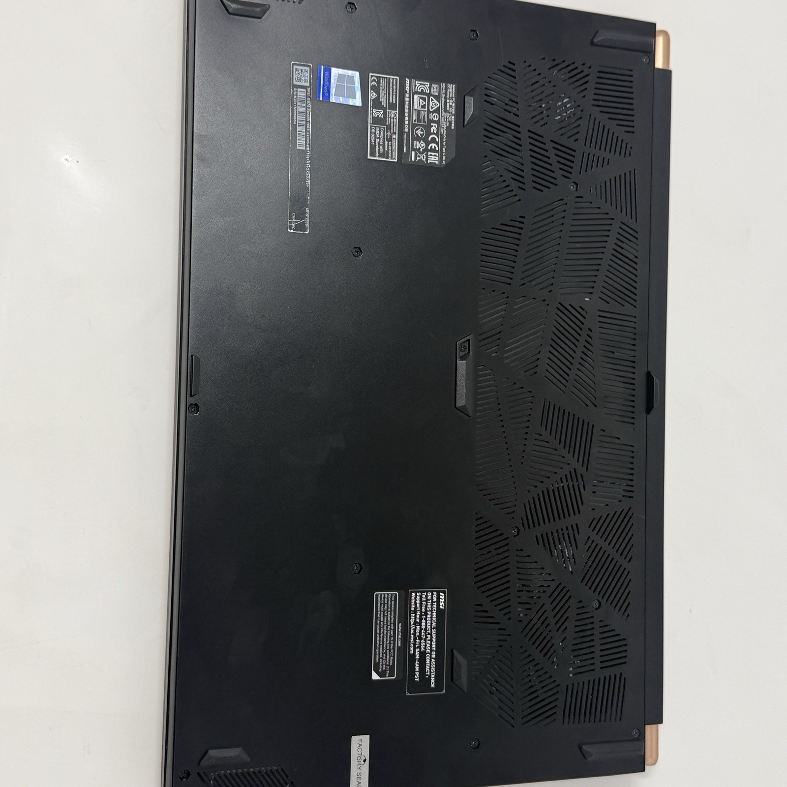 MSI GS75 Stealth 10SE-620 – 17.3″ FHD – i7-10875H –16GB RAM –RTX 2060 –512GB SSD