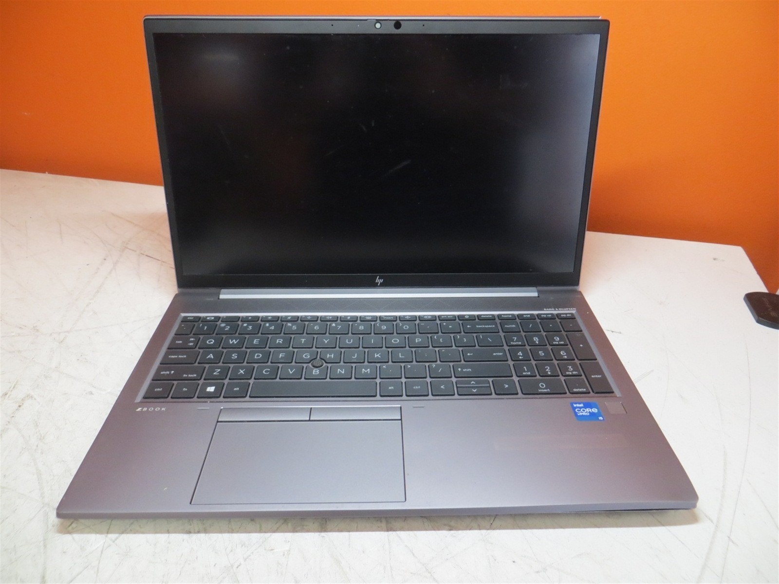 Scratched LCD HP ZBook Firefly 15 G8 Intel i5-1145G7 2.6GHz 16GB 256GB T500 GPU