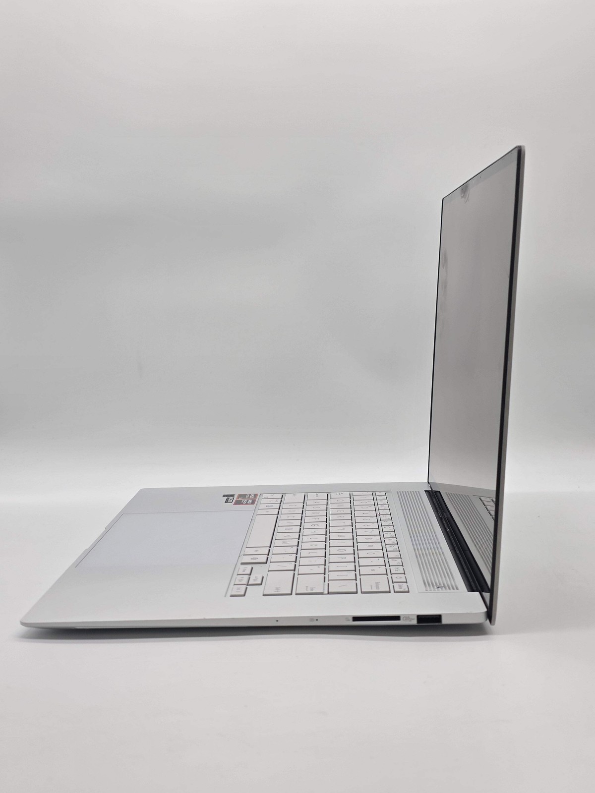 Asus Zenbook S 16 UM5606WA – Ryzen AI 9 365 – 24GB / 1TB – Used
