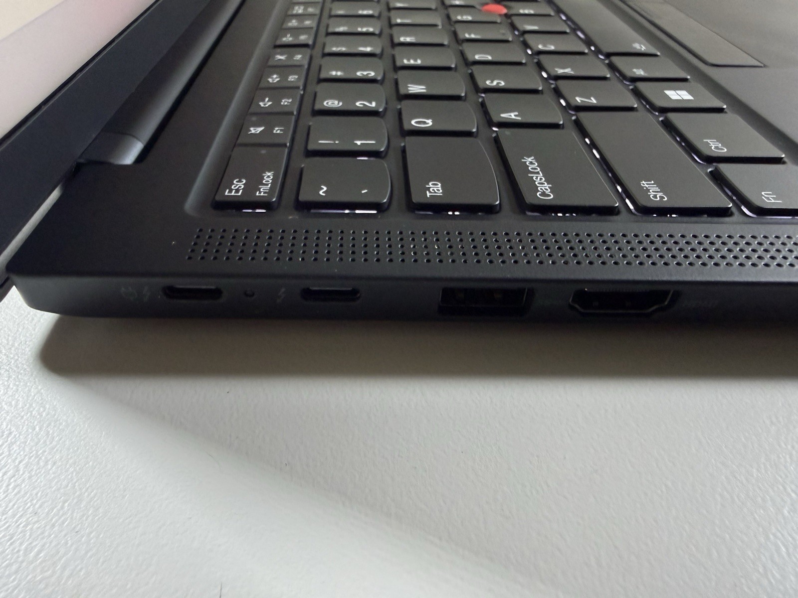 Lenovo Thinkpad X1 Carbon 11th Gen 14″ i7-1365u 16GB 512GB NVME WIN 11 FHD