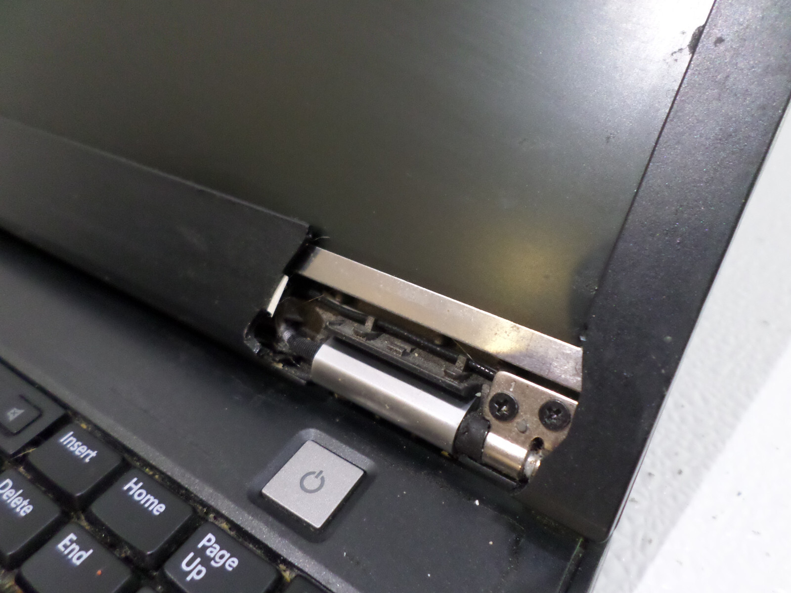 Dell Latitude E6500 Laptop – No HDD, Bad Bat, 2GB RAM, Intel Core 2 Duo P8700