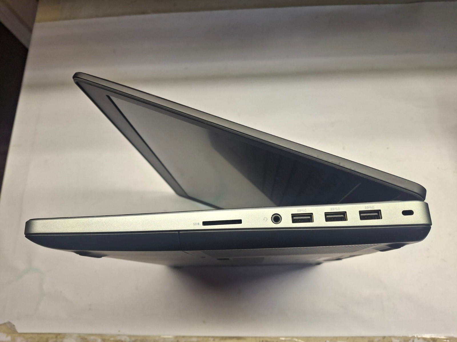 Dell Precision 7510 E3-1545M 256GB SSD 15.6″ Quadro M2000M Windows 10 Pro Laptop