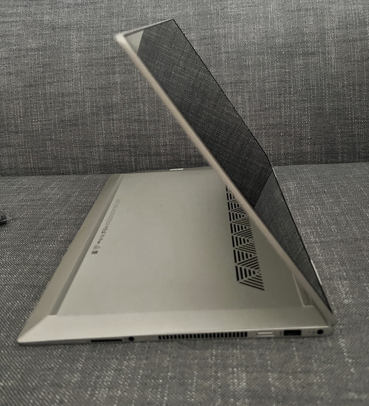 HP ENVY x360 15m-DR1070WM 15.6″ TOUCHSCREEN Laptop Intel Core i5, 256GB SSD, W11