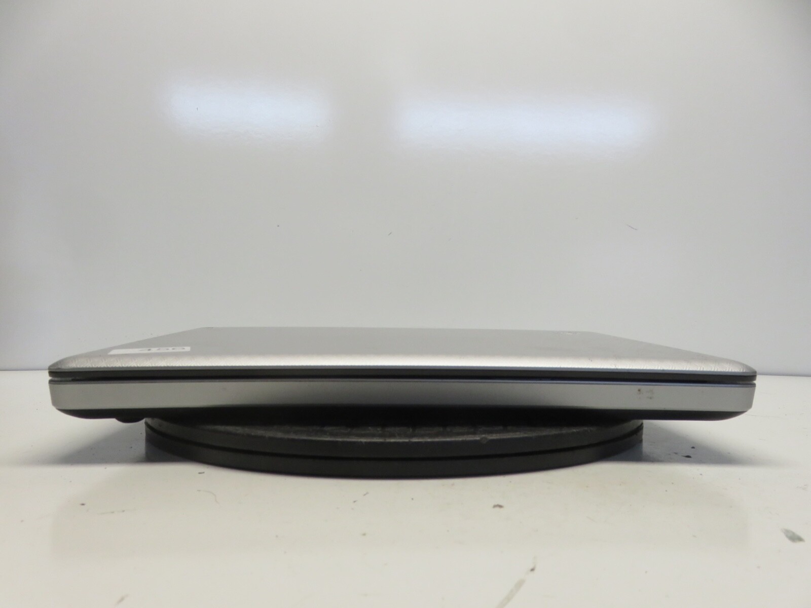 HP G42-230US Laptop AMD Turion 2 P520 2300MHz 4 GB NO HDD No Batt