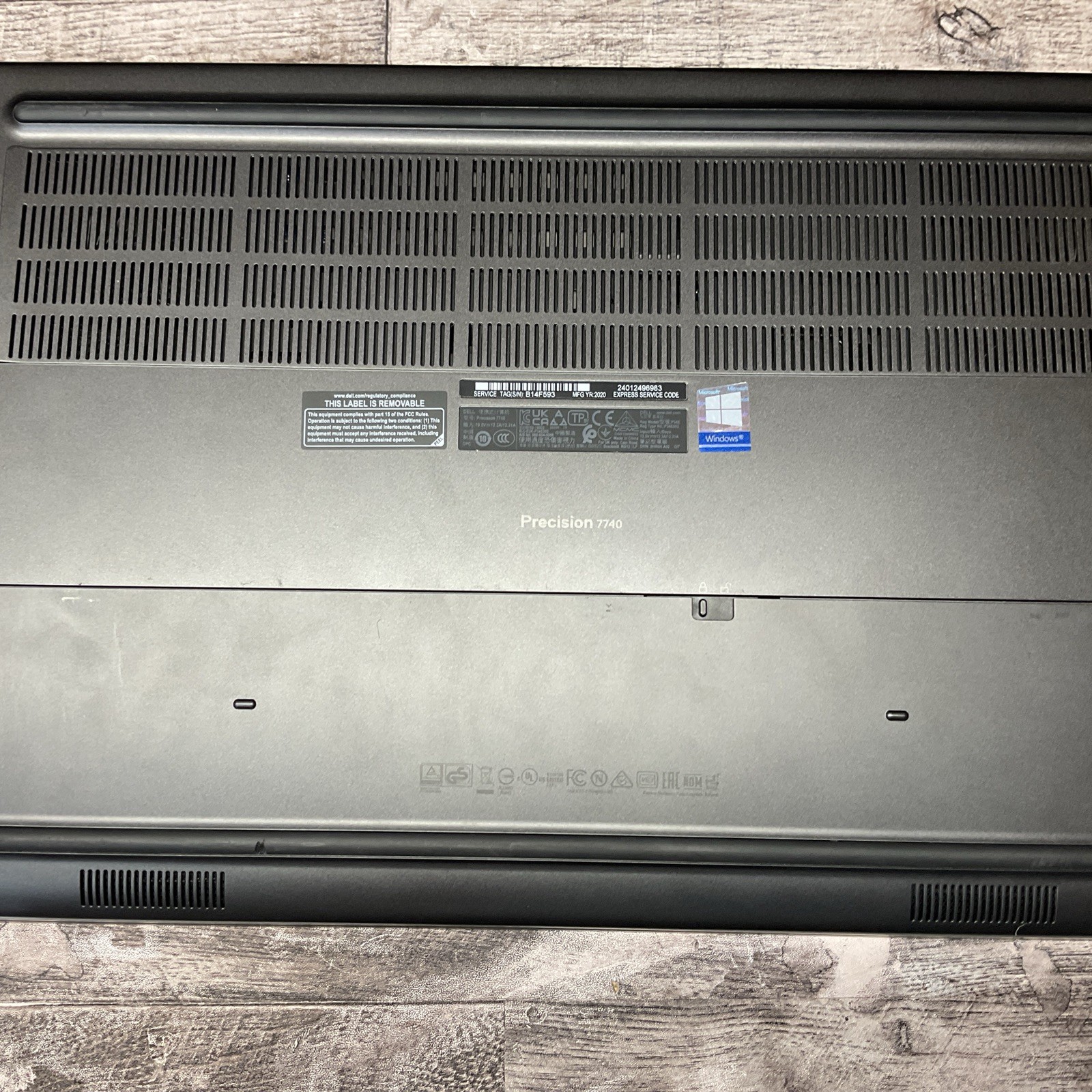 Dell Precision 7740 / Quadro RTX 3000 / BIG Screen / Ready For Windows / M15