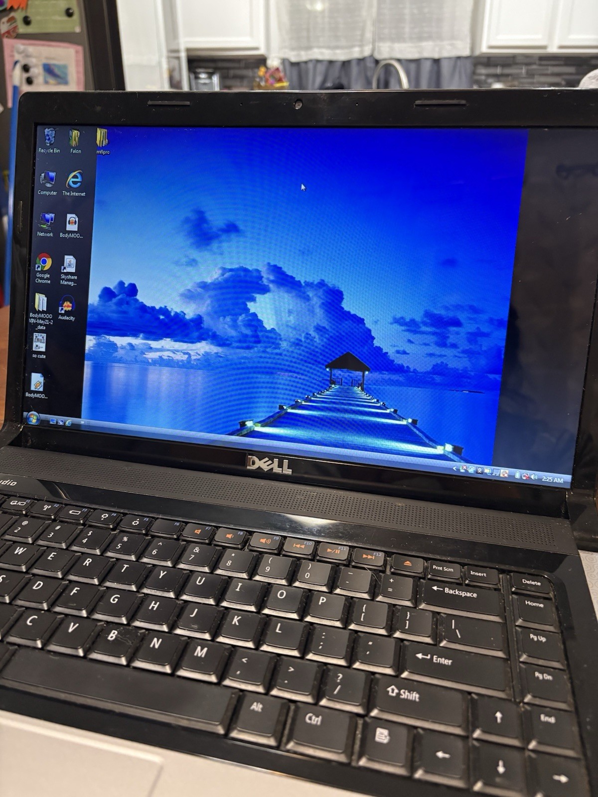 Dell Studio 1555 (PP39L) 15.6″ – Vista – 4GB RAM – DVD-RW -Good Battery