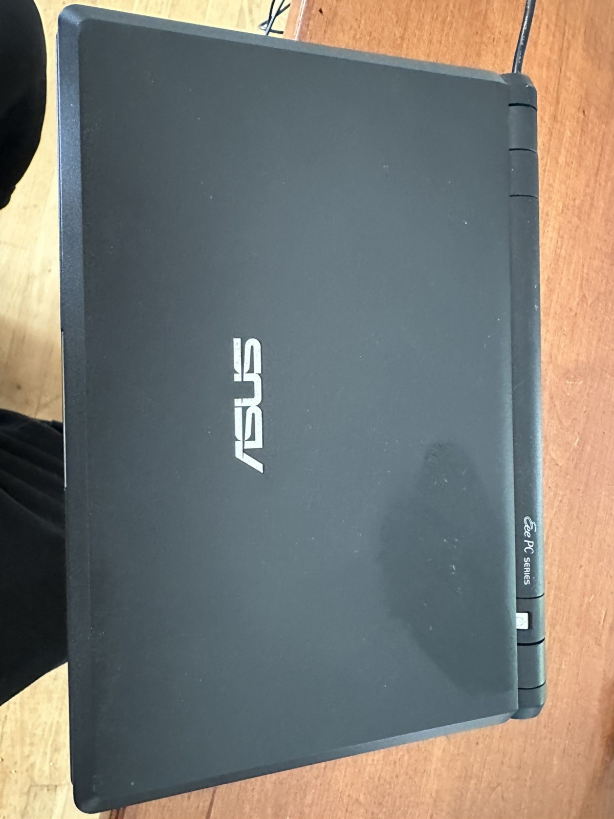 ASUS Eee PC 701 4G Working complete with new power supply 4GB SSD