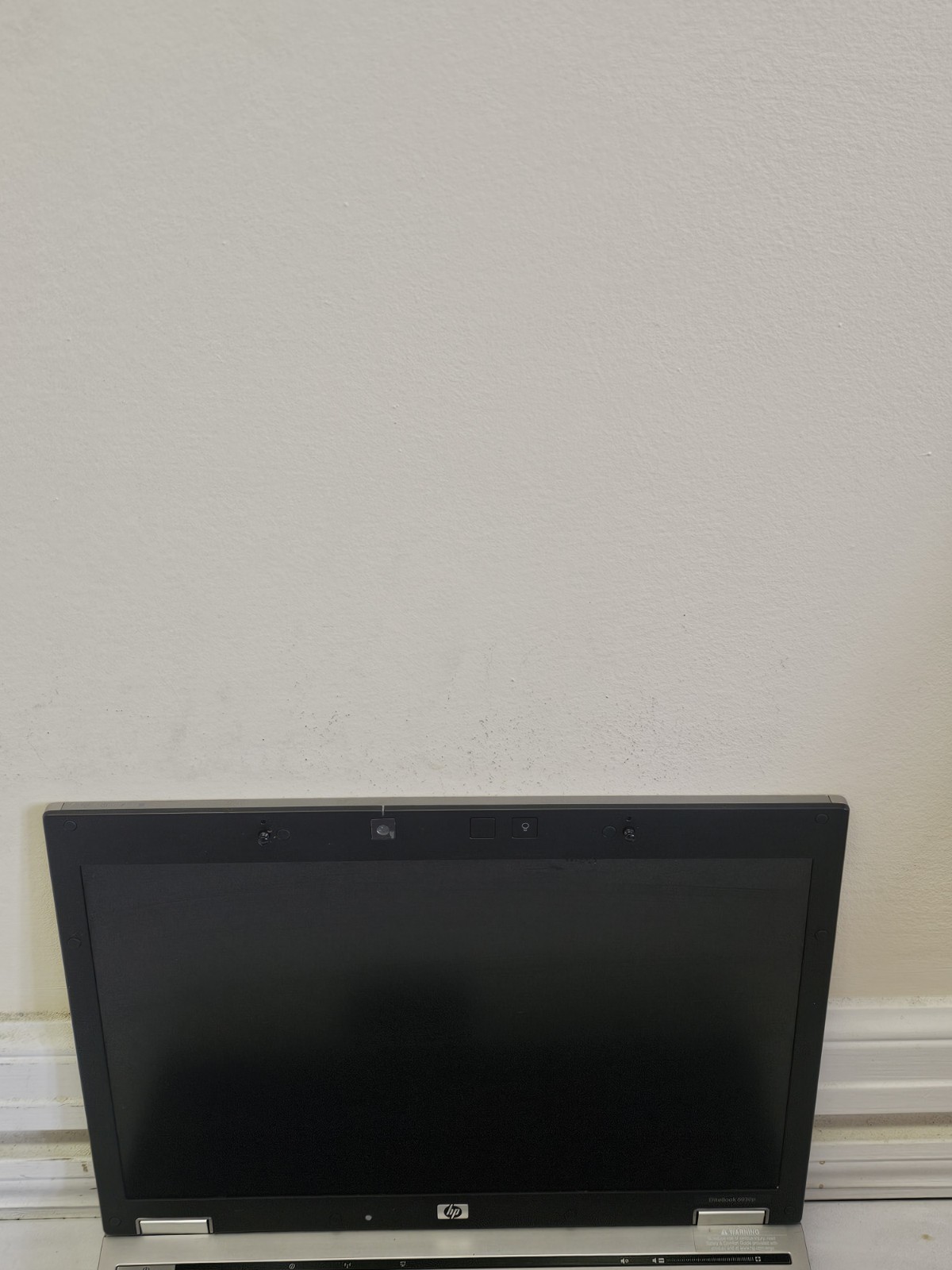 HP EliteBook 6930p Laptop – Intel Duo P8700 – 2GB RAM NO HDD/OS BAD BATT READ