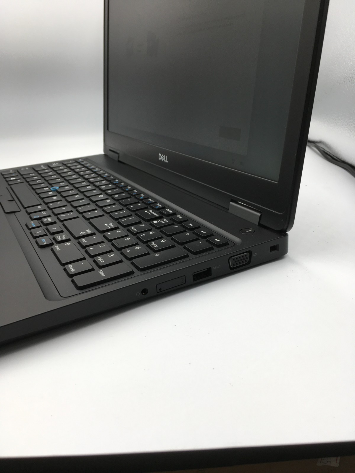 Dell Latitude 5591 15.6″ I5-8400H 8GB DDR4 RAM 128GB HDD 2.50GHz Win11 W/AC RS