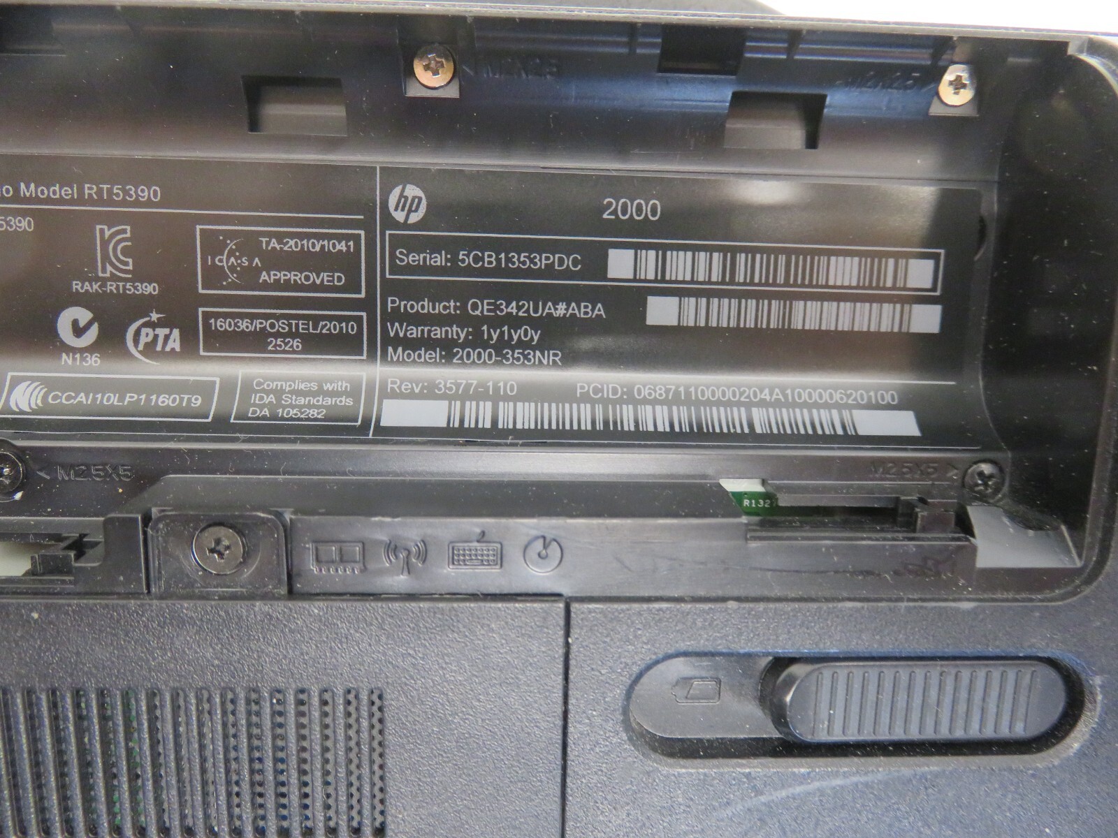 HP 2000-353NR Laptop AMD E-450 4GB Ram No HDD or Battery Radeon