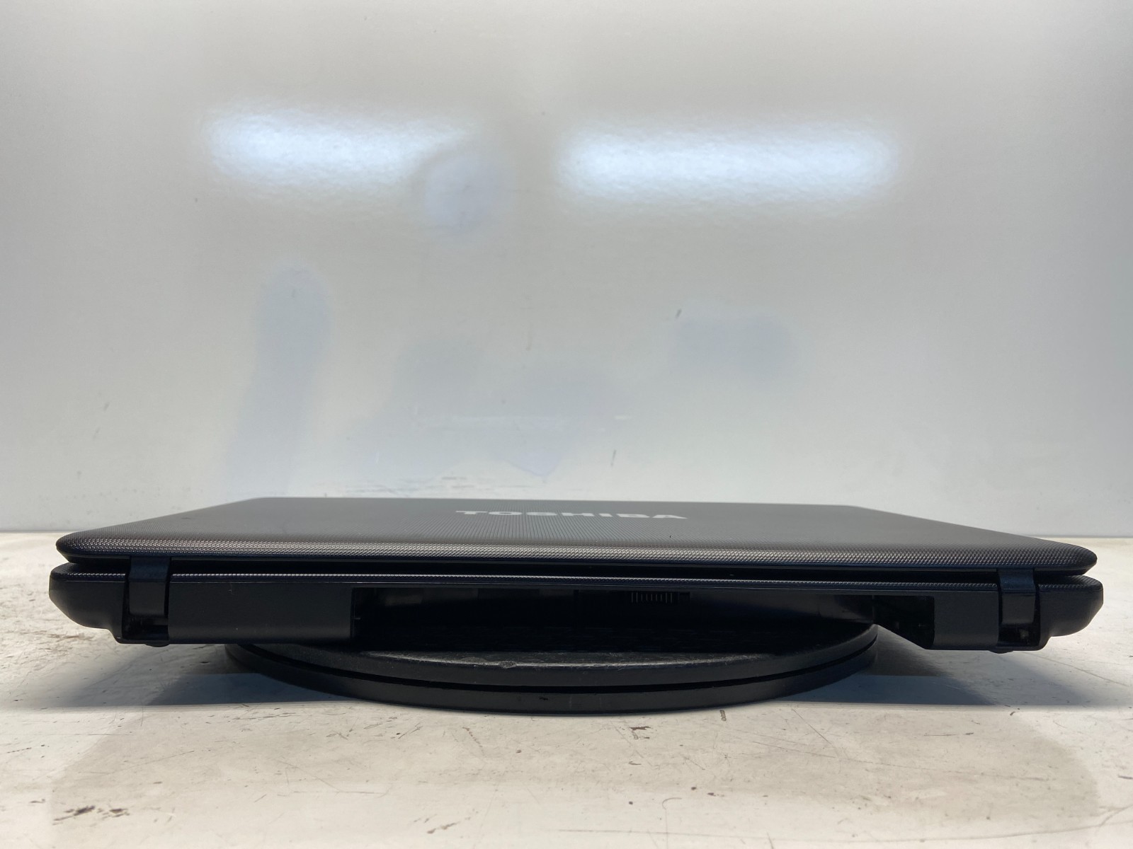 Toshiba Satellite C655D-S5086 AMD V Series V140 2.3GHz No RAM NO HDD – FOR PARTS