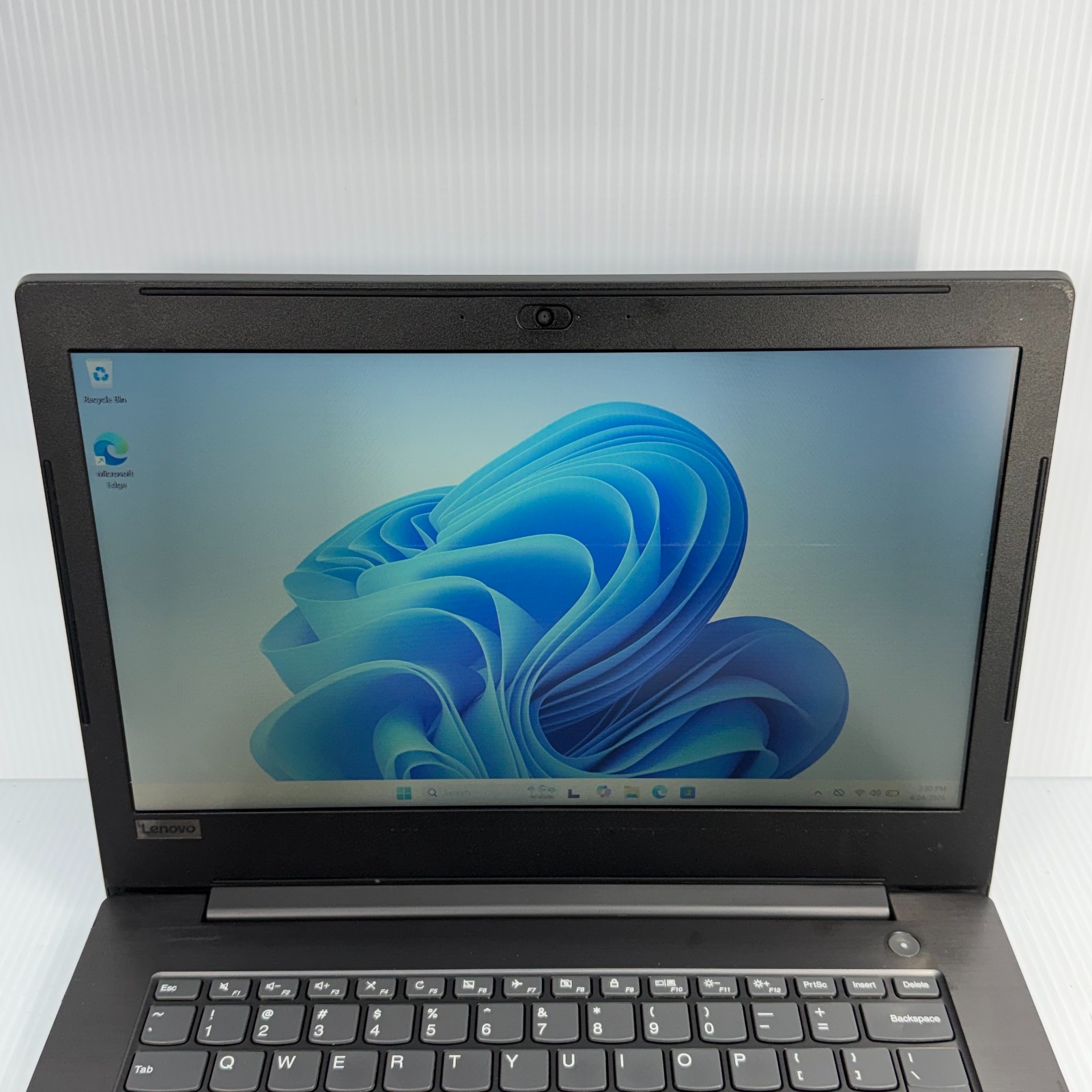 Lenovo V330-14ARR 5 2500U 14″ Windows 11 Laptop 128GB SSD 20GB **WEAR**