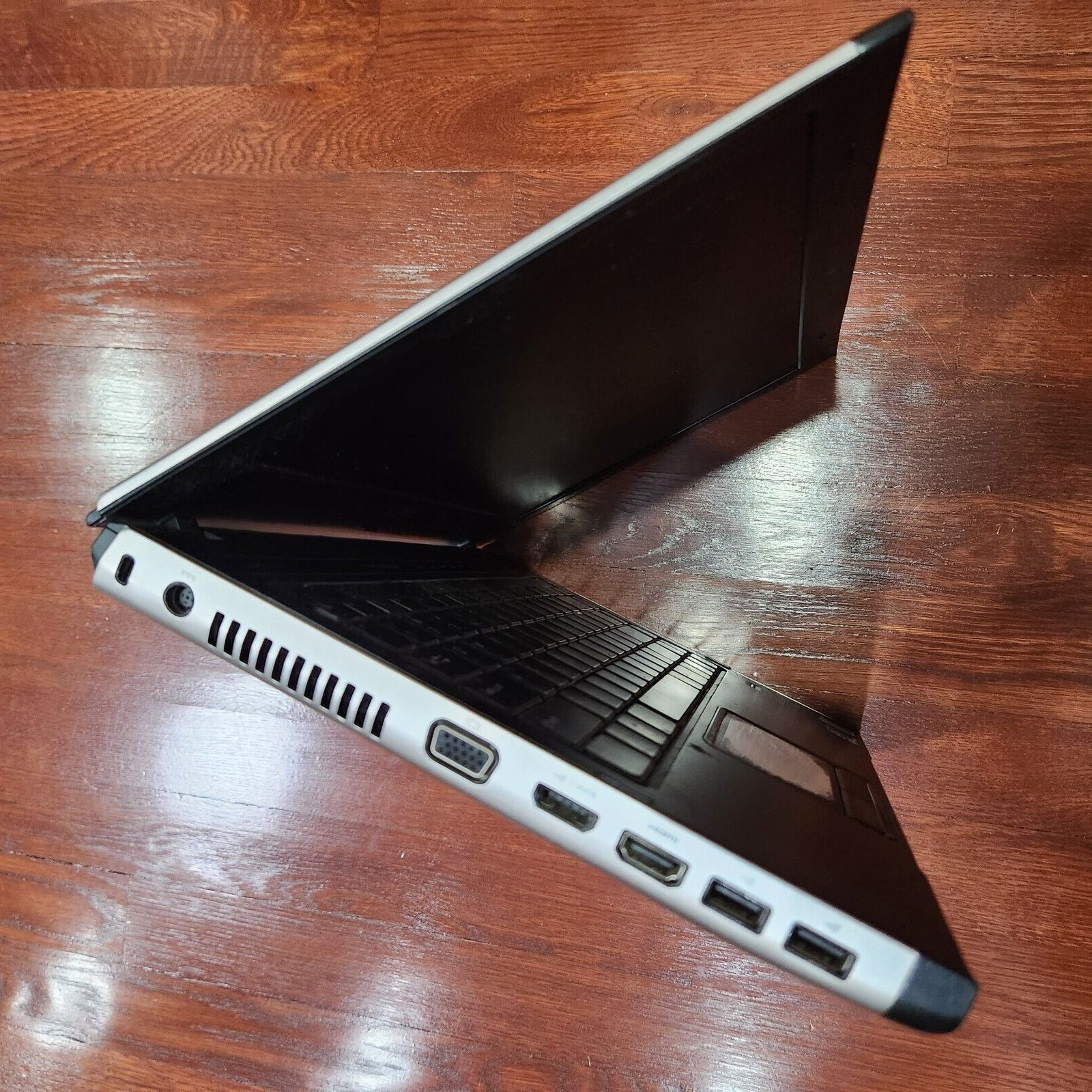 DELL Vostro 3400 Laptop 15 9JYRKP1 w/Intel Core i3 Good LCD WD Scorpio Black 500