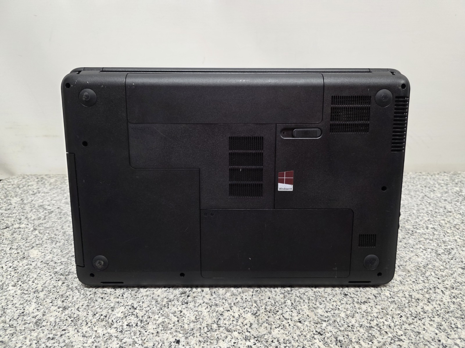 HP 2000 15.6″ Laptop AMD E-Series 4GB RAM 500GB HDD Windows 8 Black
