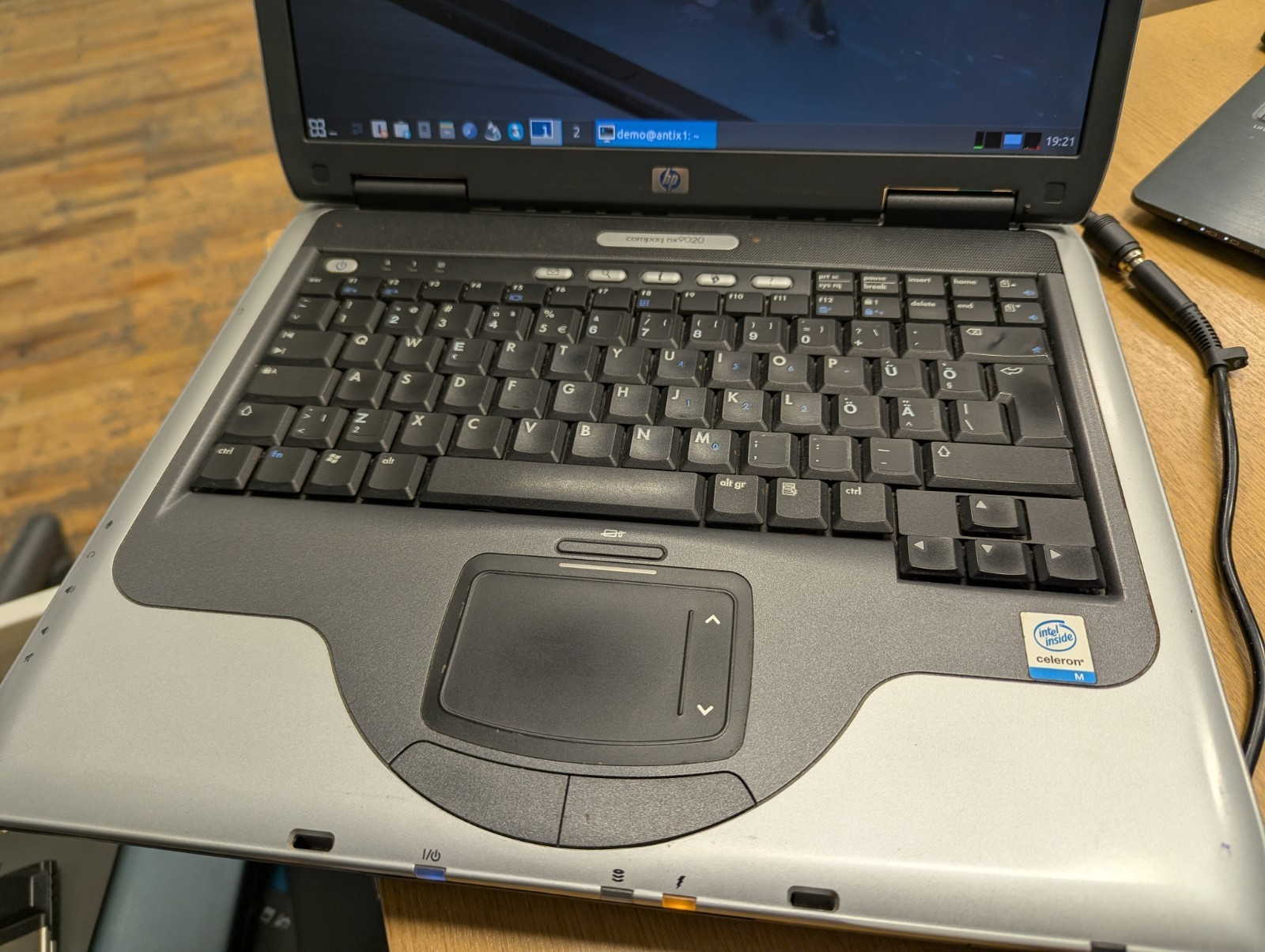 HP Compaq nx9020 Intel Celeron M 1.4, 256Mb RAM