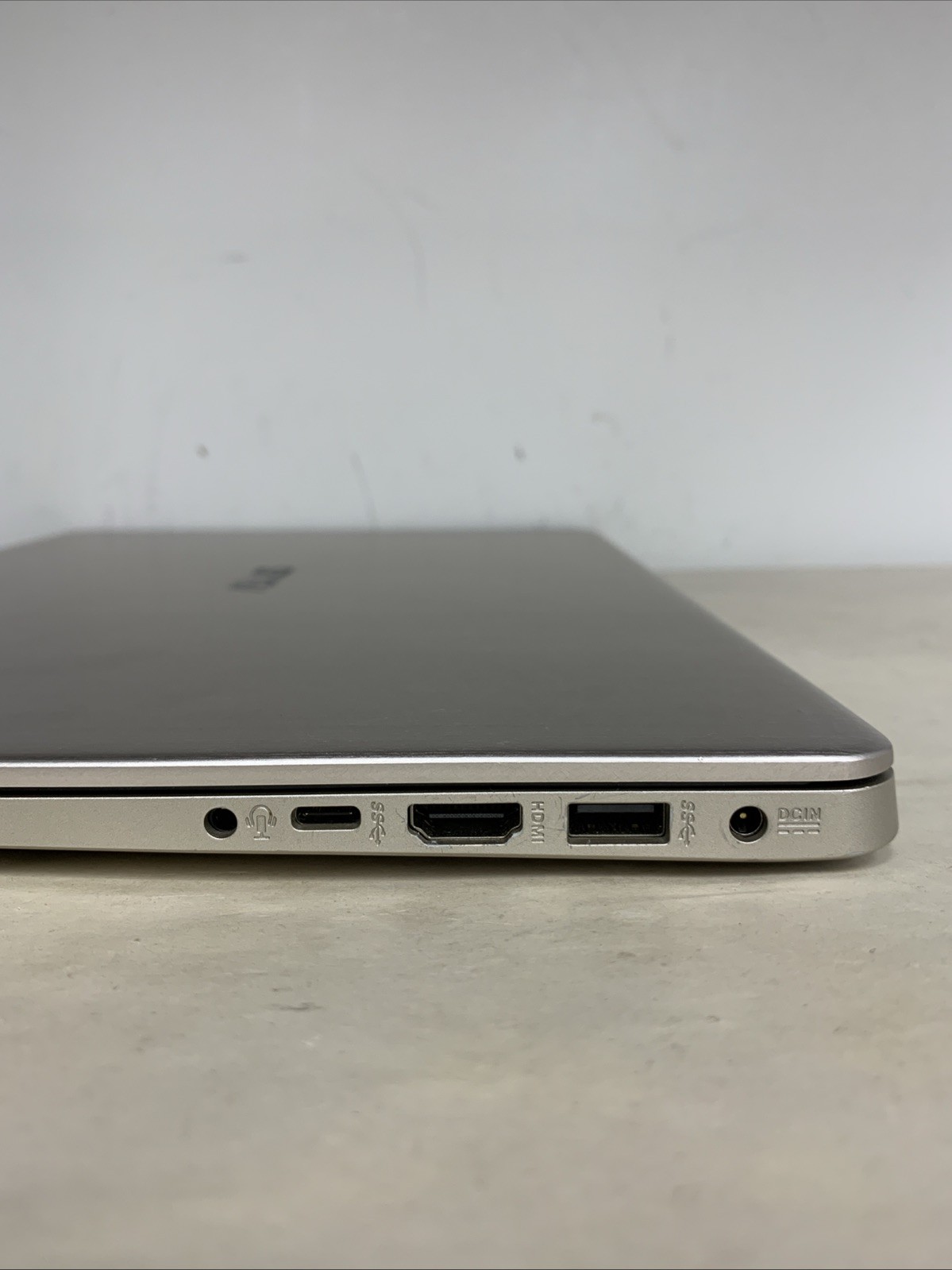 ASUS VivoBook S15 Silver Laptop Intel Core i5-8250U 8GB RAM 256GB SSD Win11 Home