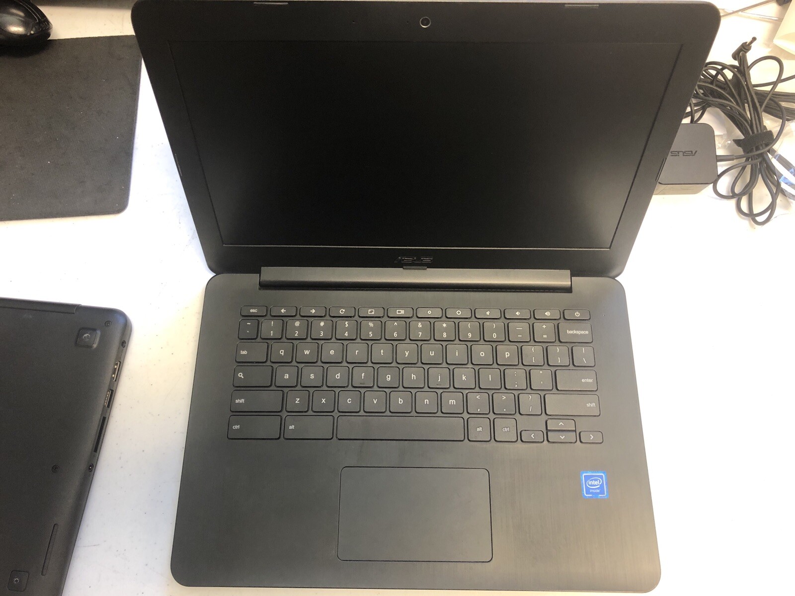 Asus C300M Chromebook