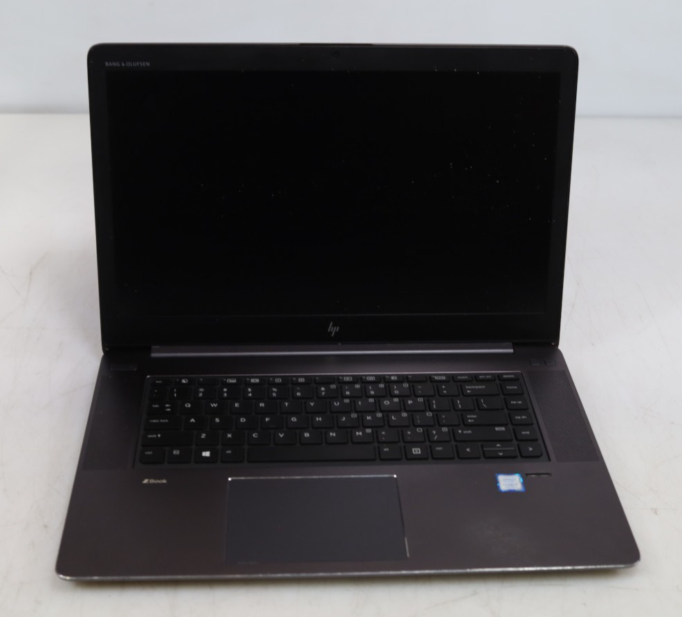 HP ZBook Studio G4 15.3″ Intel i7-7700HQ 8GB DDR4 256GB SSD No COA OS
