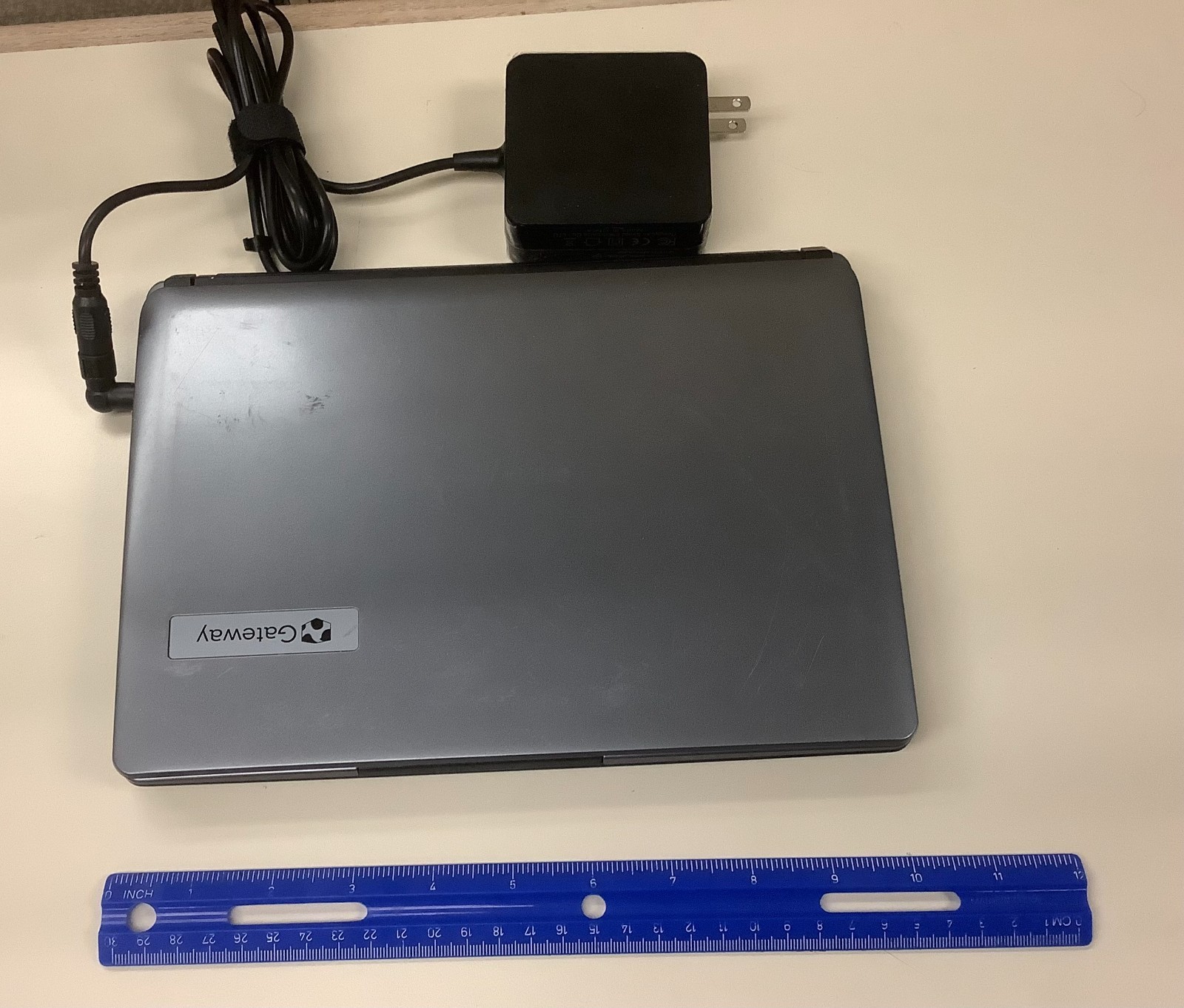Gateway LT41P07u 11.6″ Intel 2805 4GB Ram 500 GB HD Win10 with Power Supply