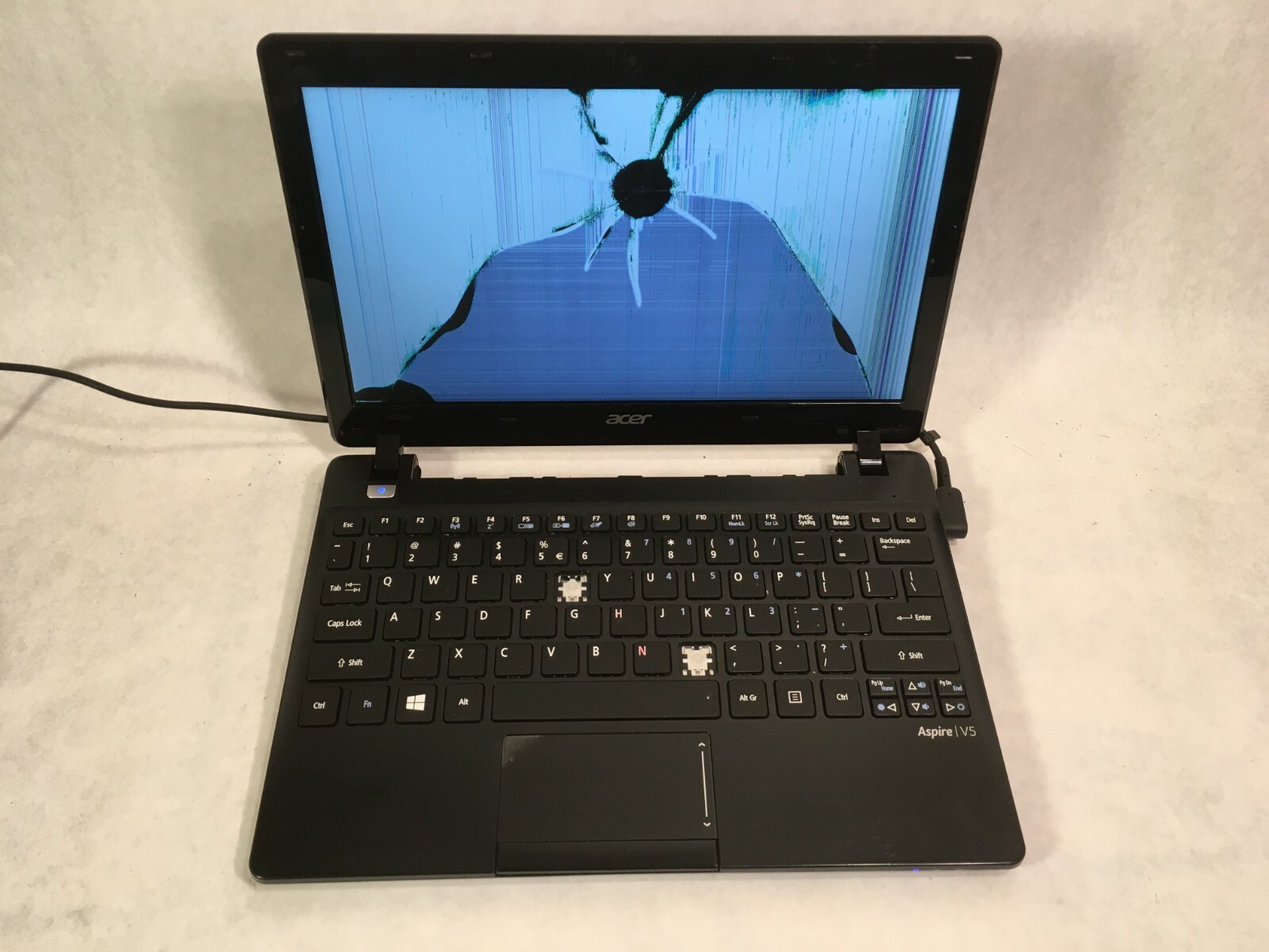 Acer Aspire V5-121 11.6″ Laptop AMD C-70 1.0GHz – CRACKED SCREEN -RR