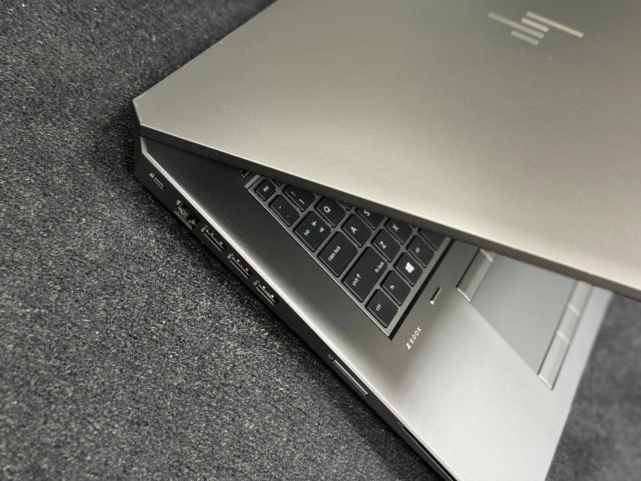 HP ZBOOK 17 G5 I7 9TH 16GB AND 512 GB SSD
