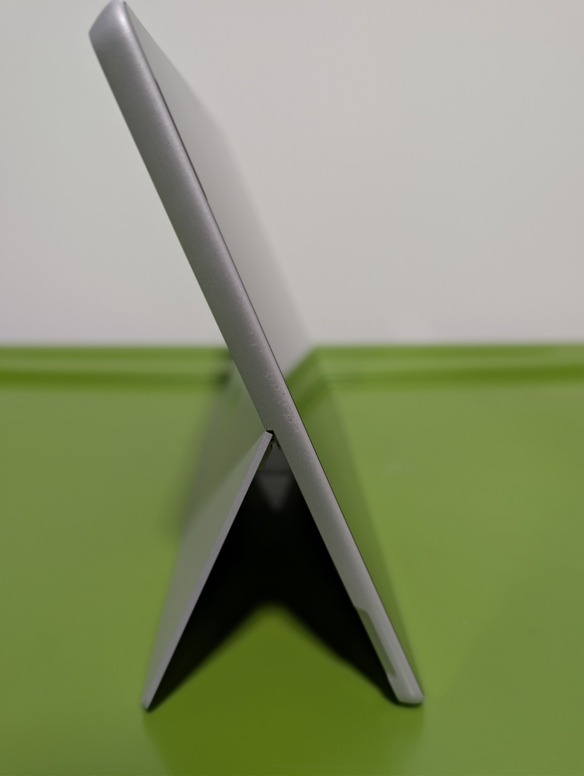 Microsoft Surface Go 2 10.5″ 128GB SSD, Intel Core m3-8100Y, 1.10 GHz, 8GB RAM