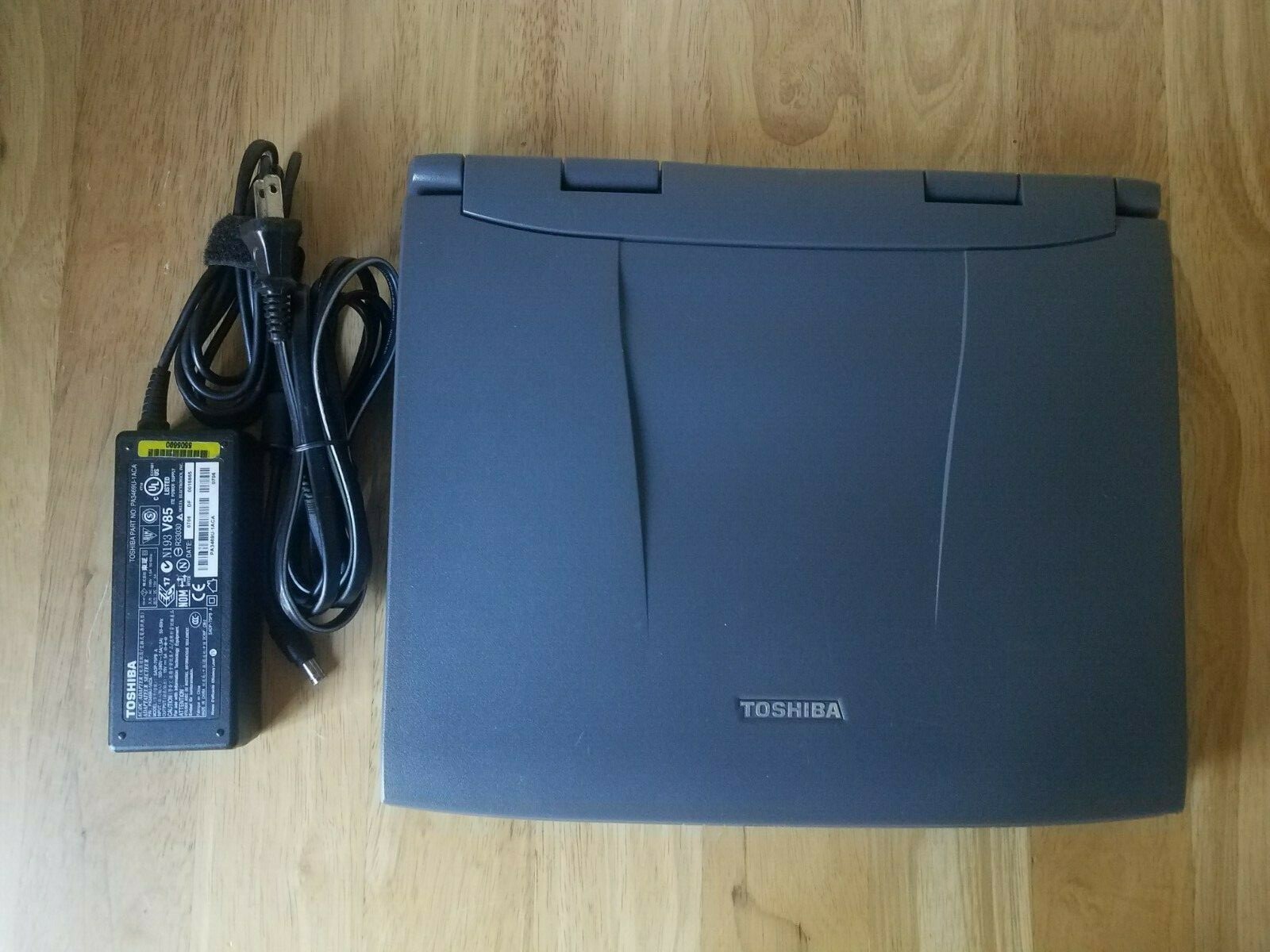 Toshiba Satellite 2595CDT 12.1” TFT(Intel Celeron @ 400MHz,128MB Ram,40GB HDD)