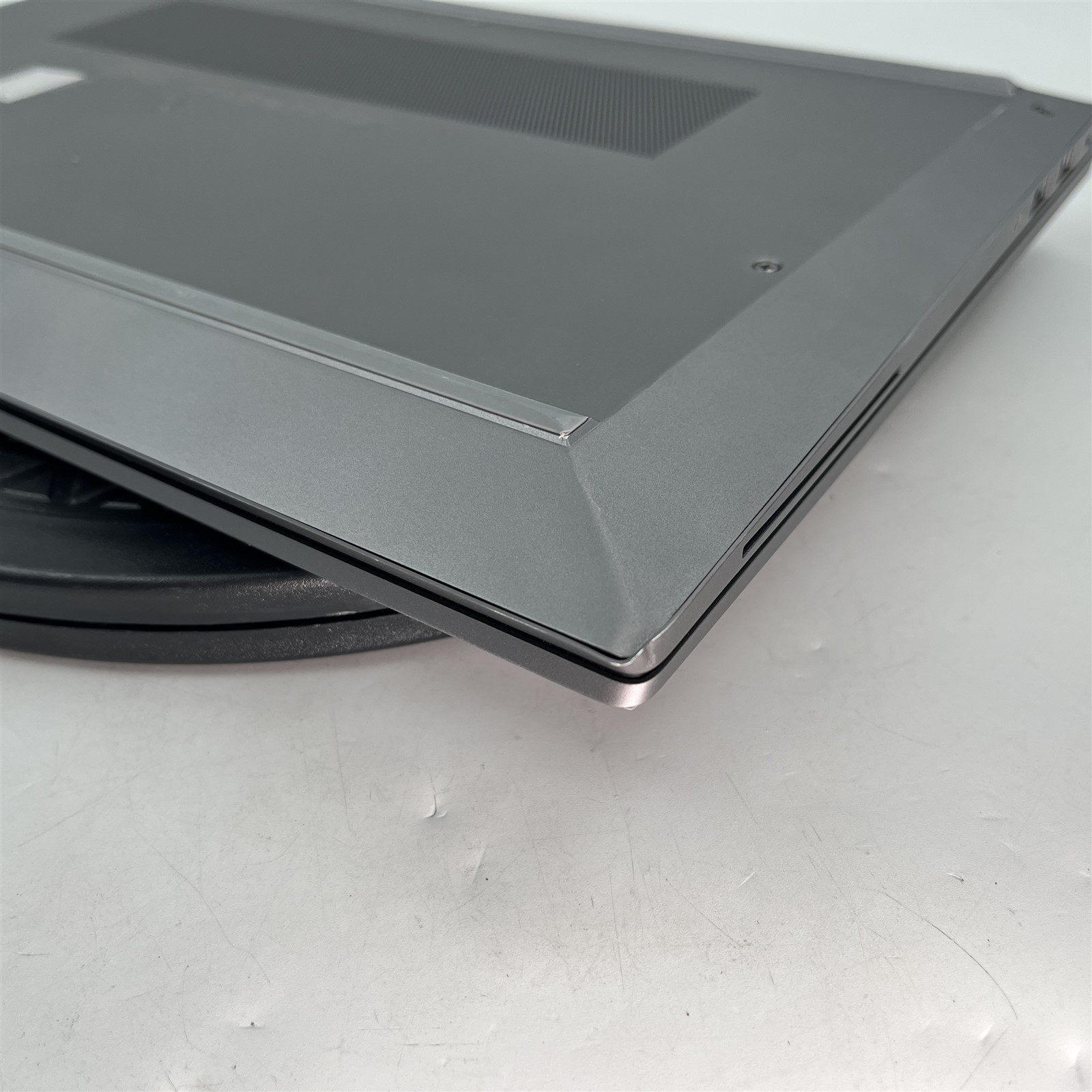 HP ZBook Firefly 14 G8 i7-1185G7 3.00GHz/16GB RAM/512GB NVMe SSD