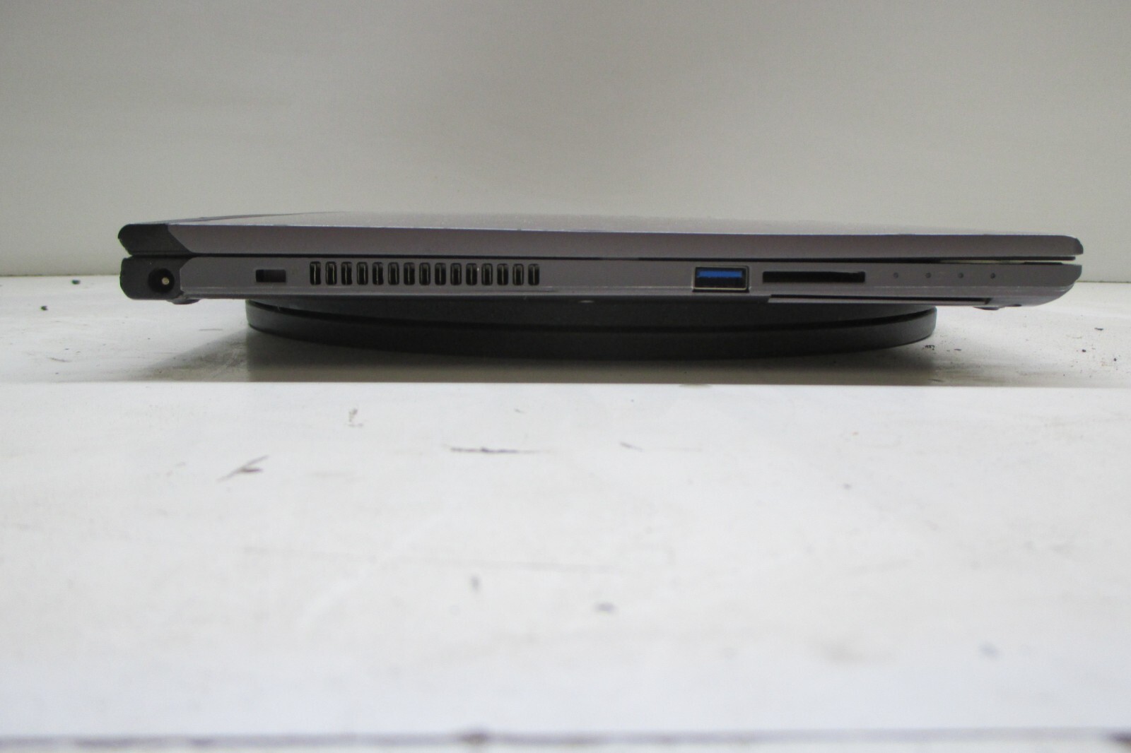 Fujitsu LifeBook T935 i5-5300u 2.3ghz 8gb NO HDD READ