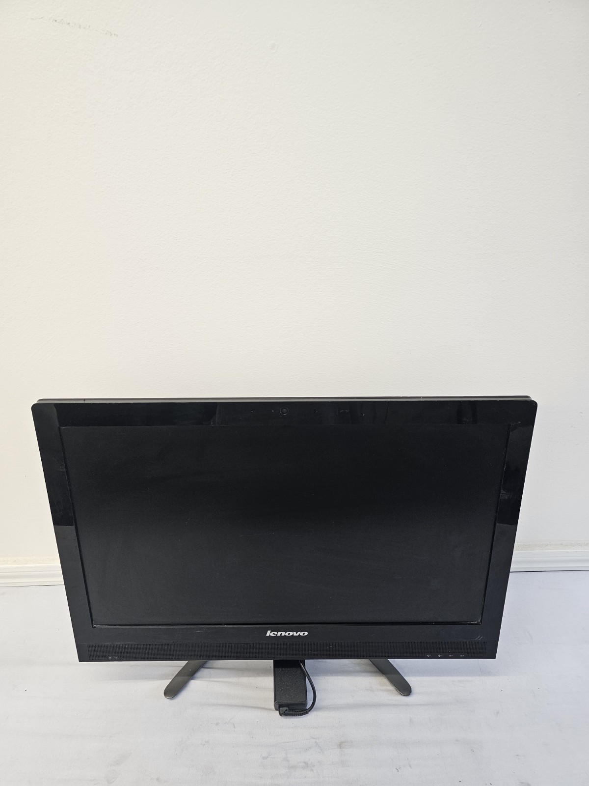 Lenovo C560 All-In-One – Intel i3-4150T – 8GB RAM – 500GB SSD – Windows 10