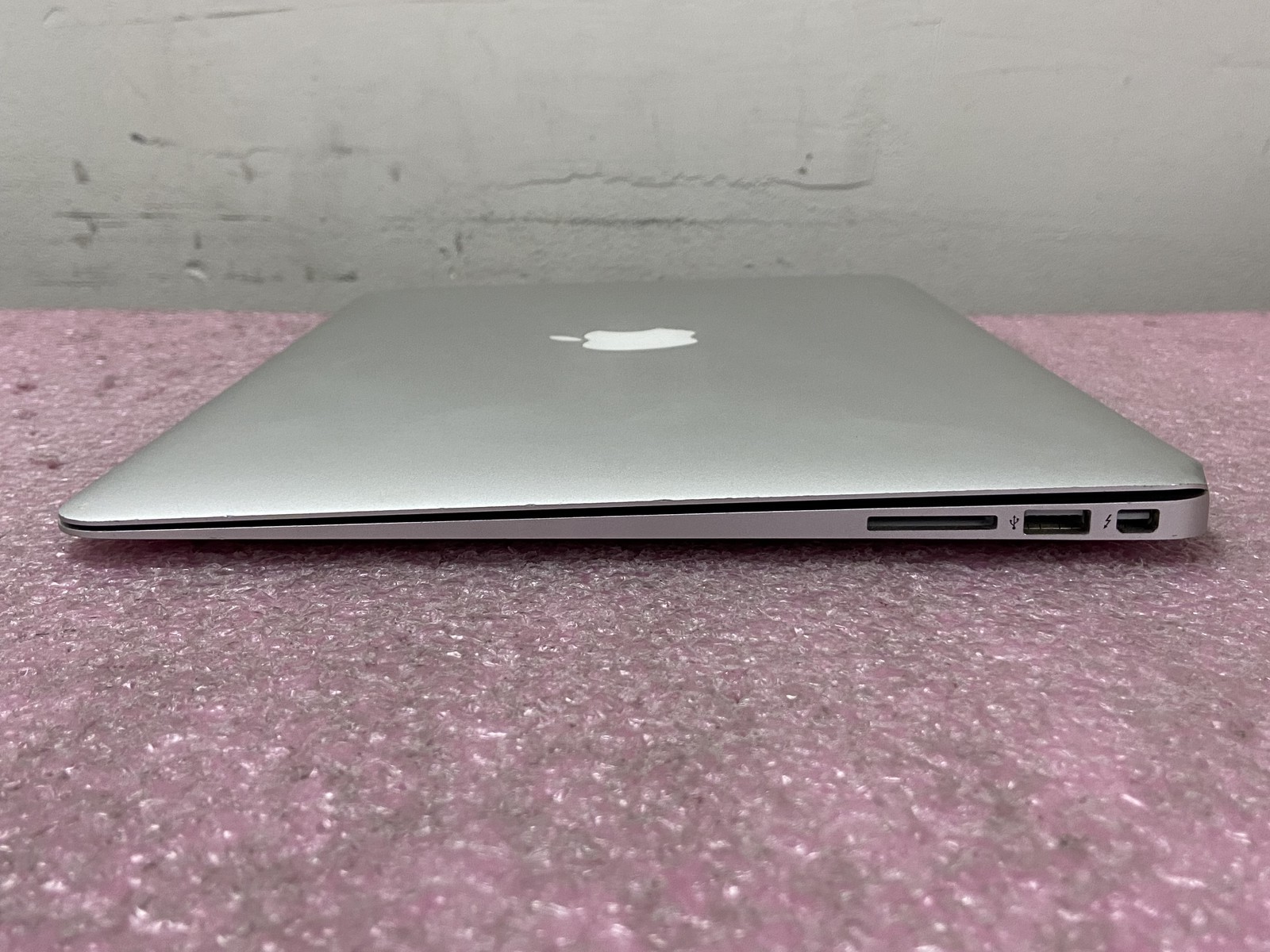 Apple MacBook Air 2017 A1466 13.3″ i5-5350U 8GB RAM 128GB SSD *Read* – CLP32A