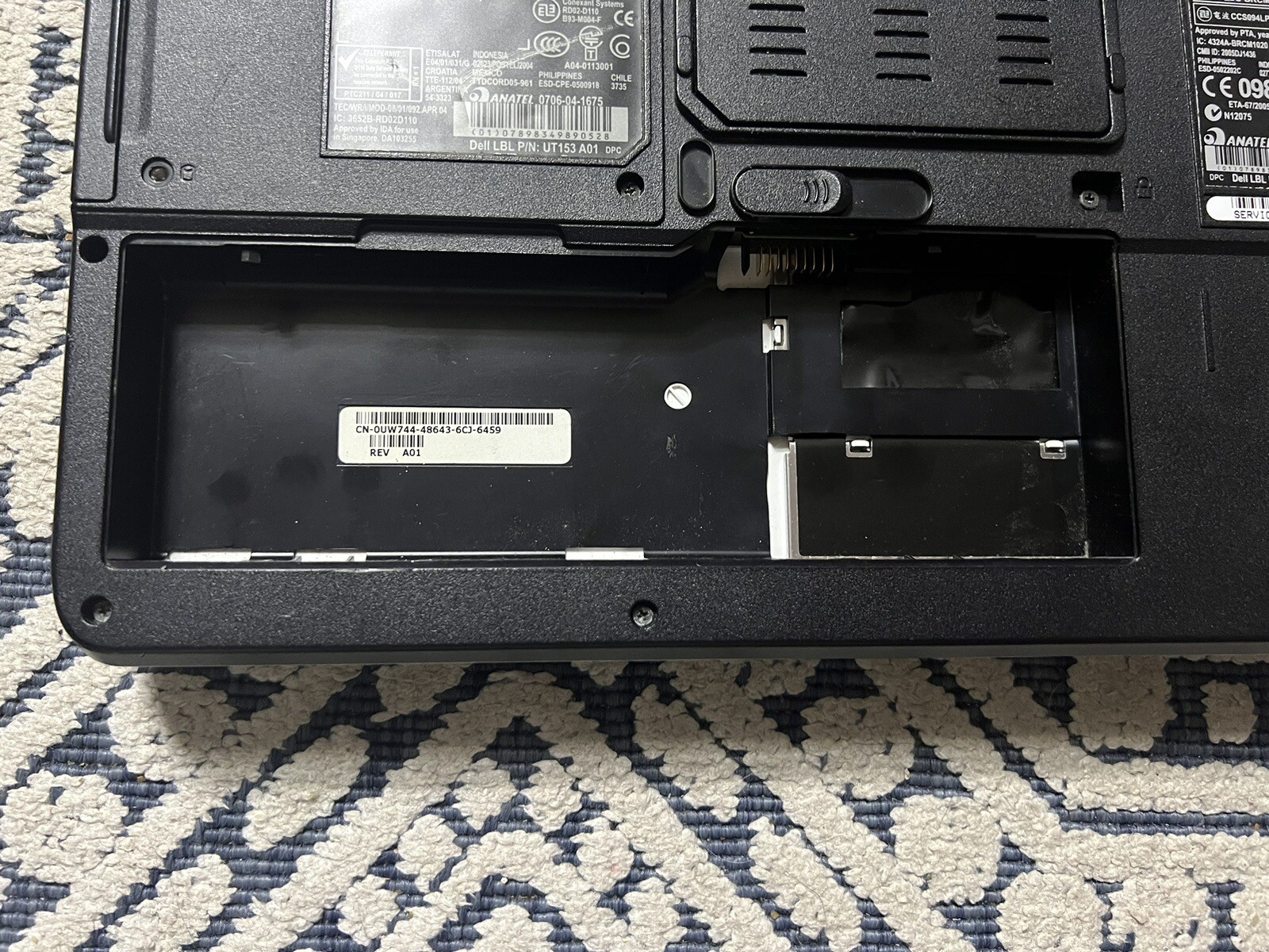 Vintage 2006 Dell Inspiron 1501 Model PP23LA Premium Silver Laptop.